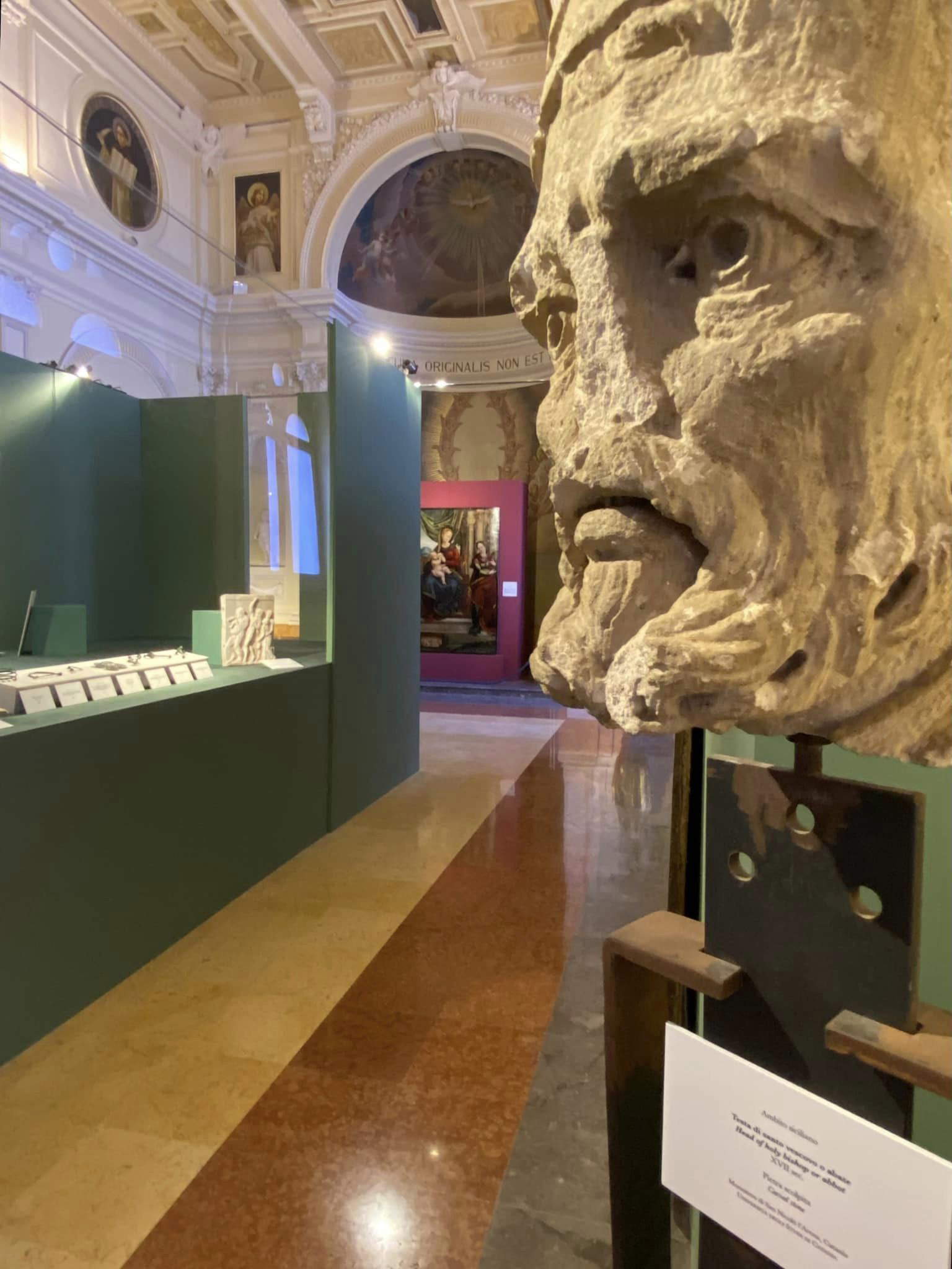 Aufbau der Ausstellung Von Klöstern und Konventen Aufbau der Ausstellung Von Klöstern und Konventen