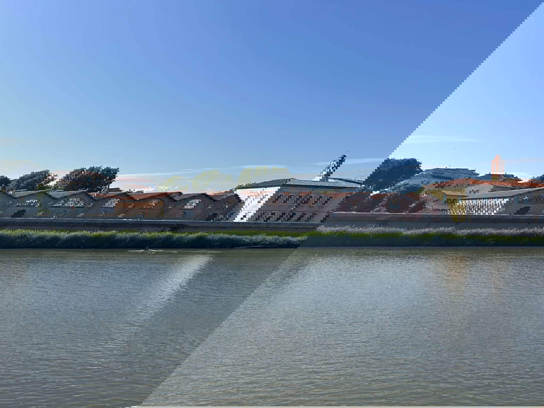 Los arsenales de los Médicis vistos desde el Arno