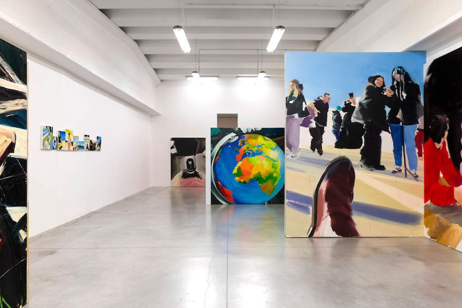 Montage de l'exposition Monumental Ordinary