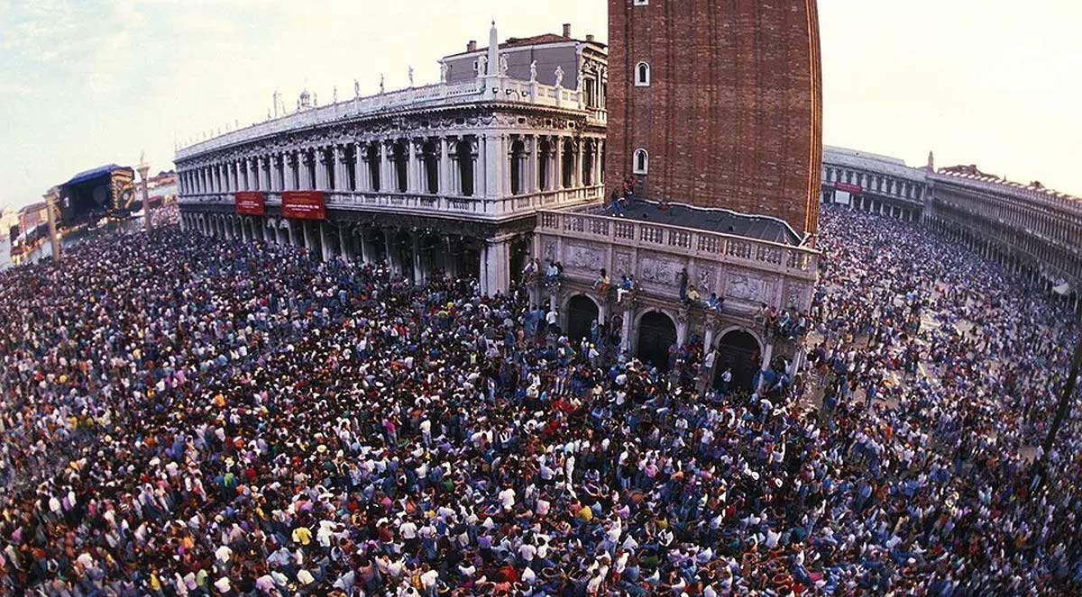 Pink Floyd concert in Venice, July 15, 1989 Pink Floyd concert in Venice, July 15, 1989