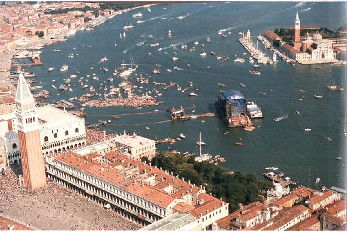 Pink Floyd concert in Venice, July 15, 1989 Pink Floyd concert in Venice, July 15, 1989