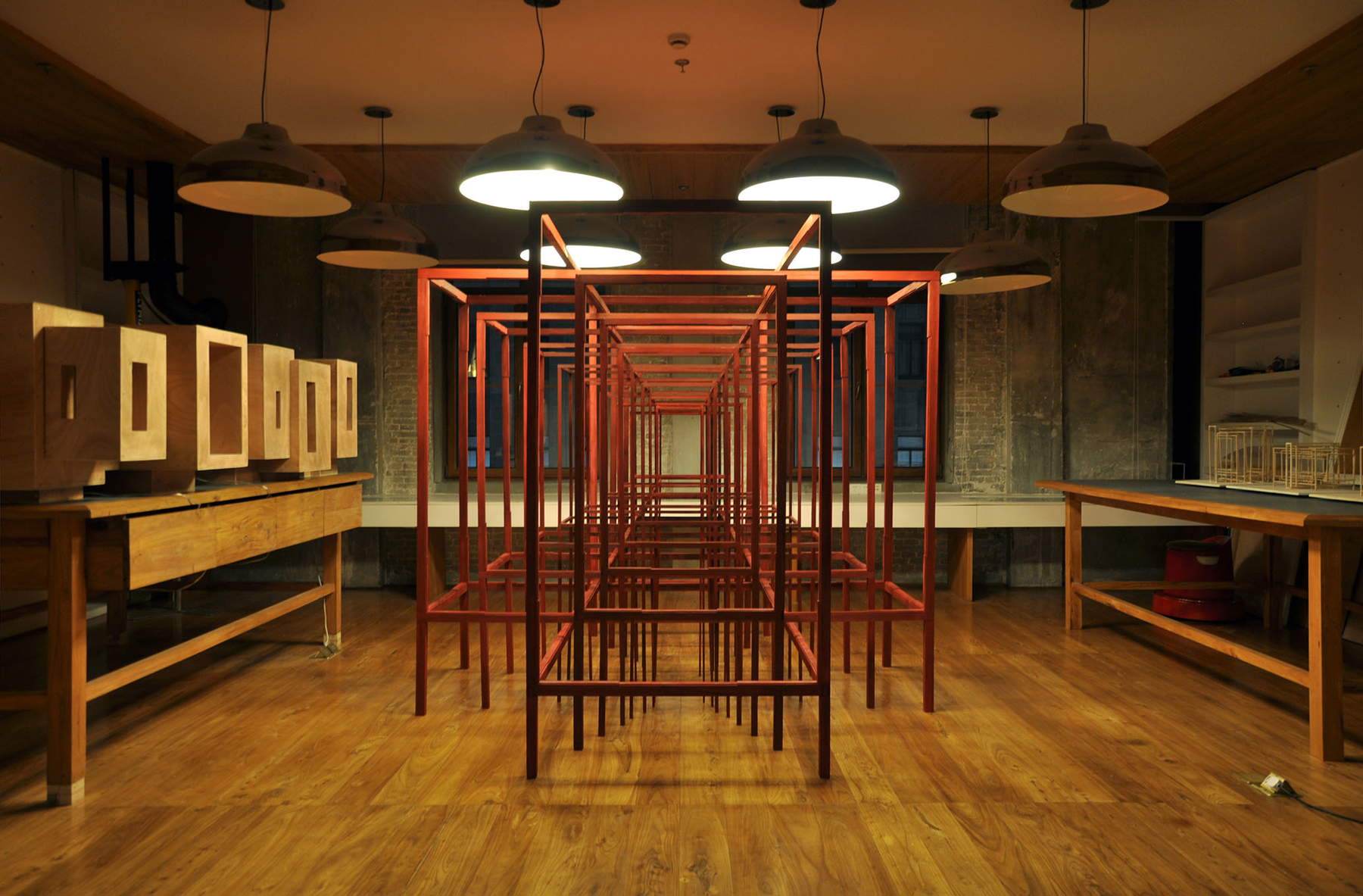 Paolo Cavinato, Protection (2014; Holz, Stahl, Acryl, 270 x 240 x 210 cm). The Swatch Art Peace Hotel, Shanghai, China