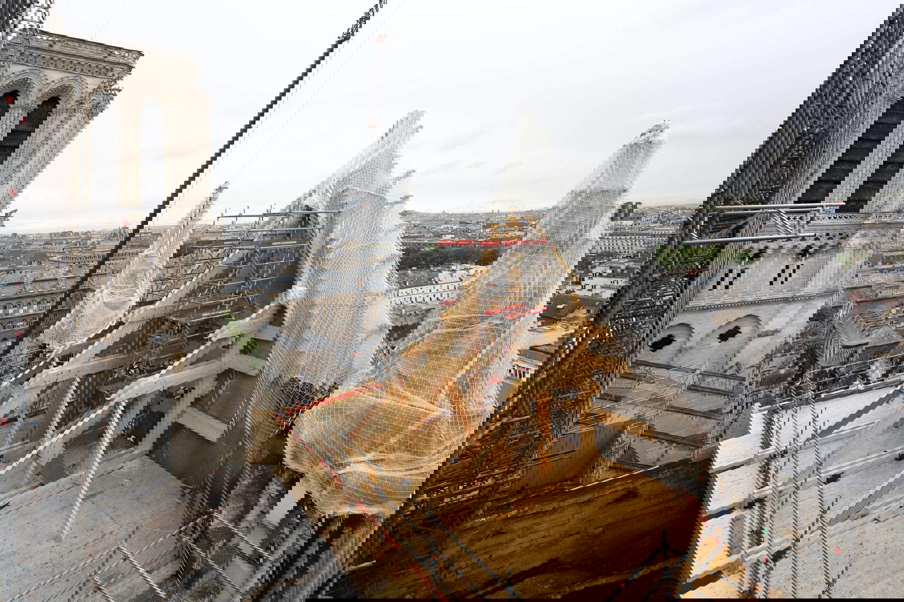 Il frontone sud. Foto: Romaric Toussaint