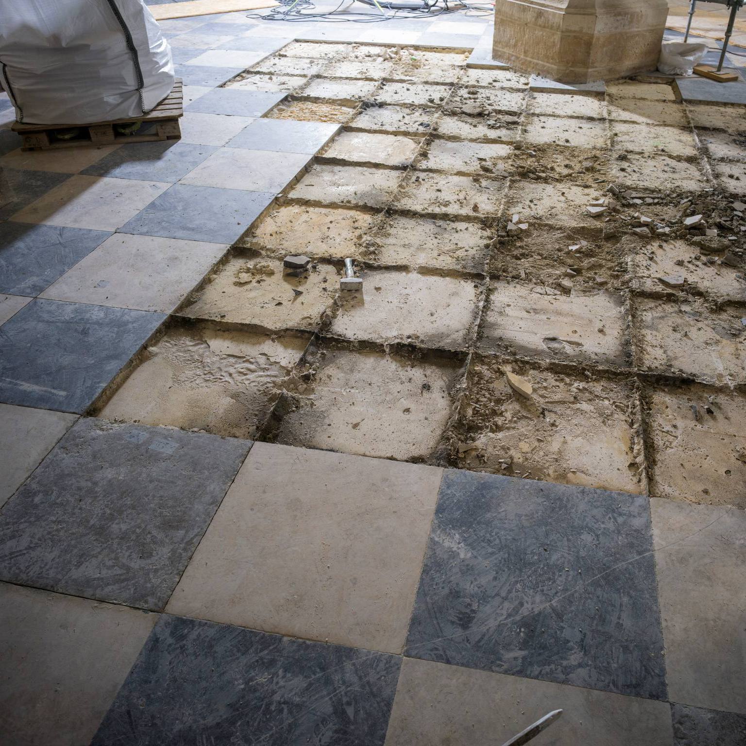 Lavori sui pavimenti. Foto: David Bordes