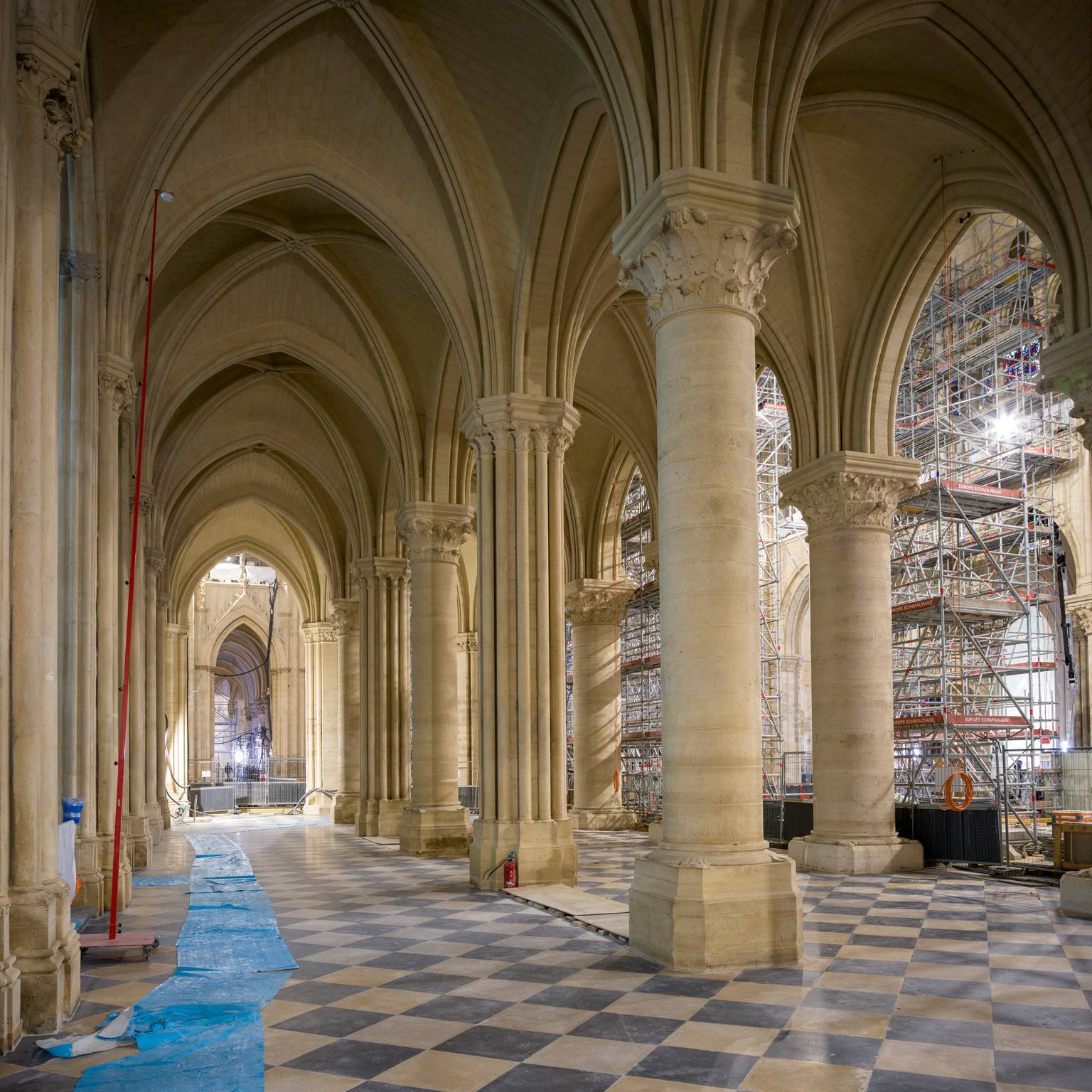 Lavori sui pavimenti. Foto: David Bordes