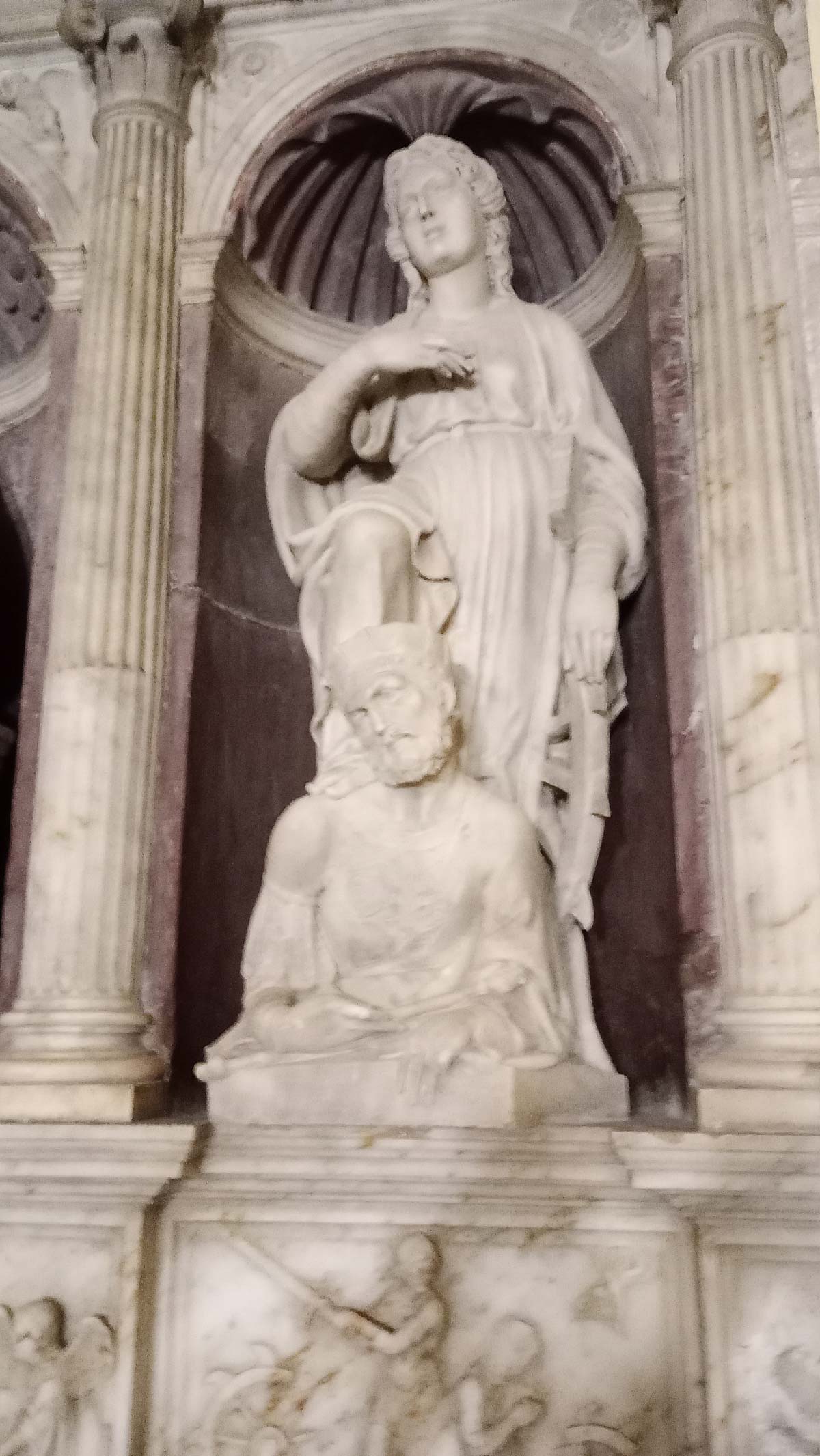 Die Heilige Katharina auf dem Triptychon von Domenico Gar Die Heilige Katharina auf dem Triptychon von Domenico Gar