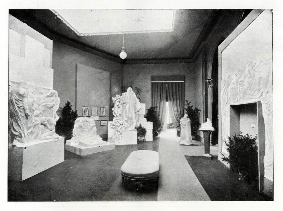La sala di Leonardo Bistolfi alla Biennale del 1905 La sala di Leonardo Bistolfi alla Biennale del 1905