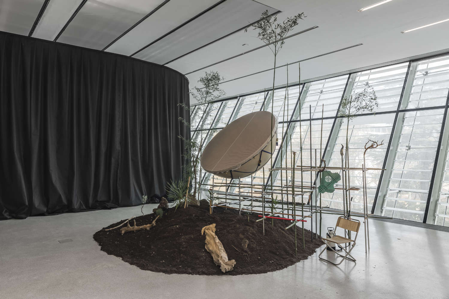 Tobias Tavella, Atmosphere Conductors: Bridging the Urban-Natural Divide (2023; diversos materiales, dimensiones variables). Cortesía del artista. Foto: Luca Guadagnini Tobias Tavella, Atmosphere Conductors: Bridging the Urban-Natural Divide (2023; diversos materiales, dimensiones variables). Cortesía del artista. Foto: Luca Guadagnini