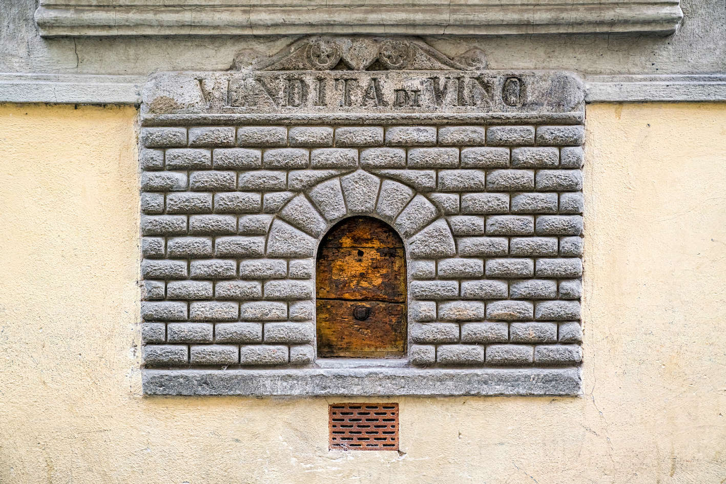 Buchetta di Via del Giglio. Photo: Giorgio Magini Buchetta di Via del Giglio. Photo: Giorgio Magini