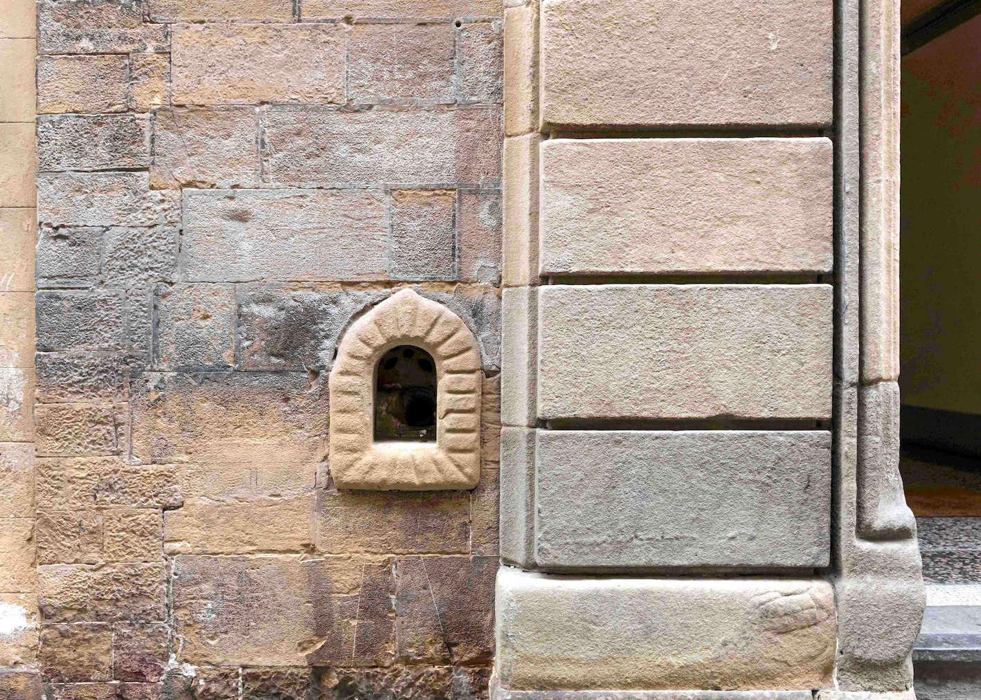 Buchetta di Via Santo Spirito 23. Photo: Bowen Fernie Buchetta di Via Santo Spirito 23. Photo: Bowen Fernie