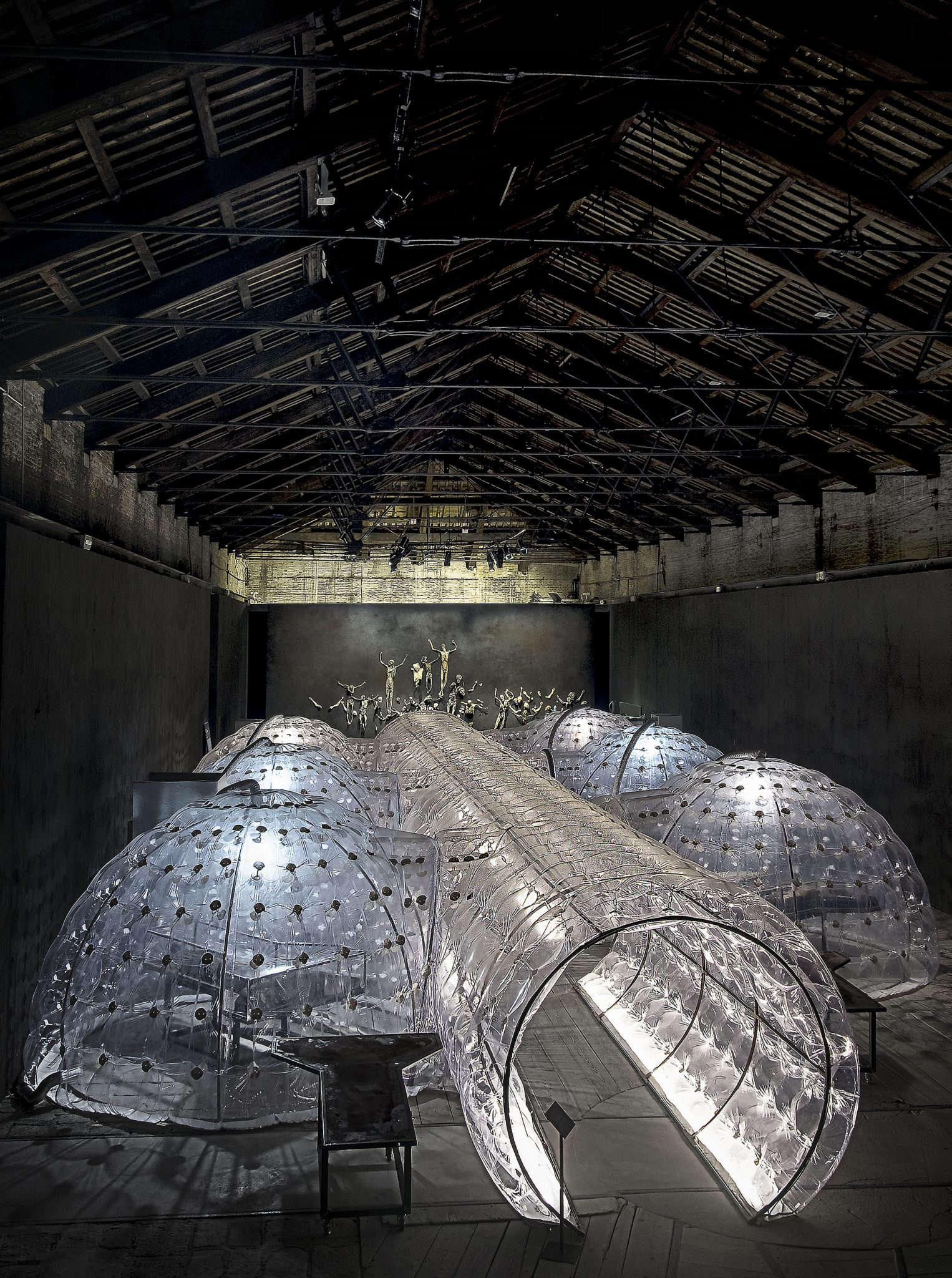 Roberto Cuoghi, Imitatio Christi (2017 ; dimensions variables). Vue de l'installation à la Biennale de Venise 2017, Pavillon italien, exposition Il Mondo Magico. Photo : Alessandra Sofia Roberto Cuoghi, Imitatio Christi (2017 ; dimensions variables). Vue de l'installation à la Biennale de Venise 2017, Pavillon italien, exposition Il Mondo Magico. Photo : Alessandra Sofia