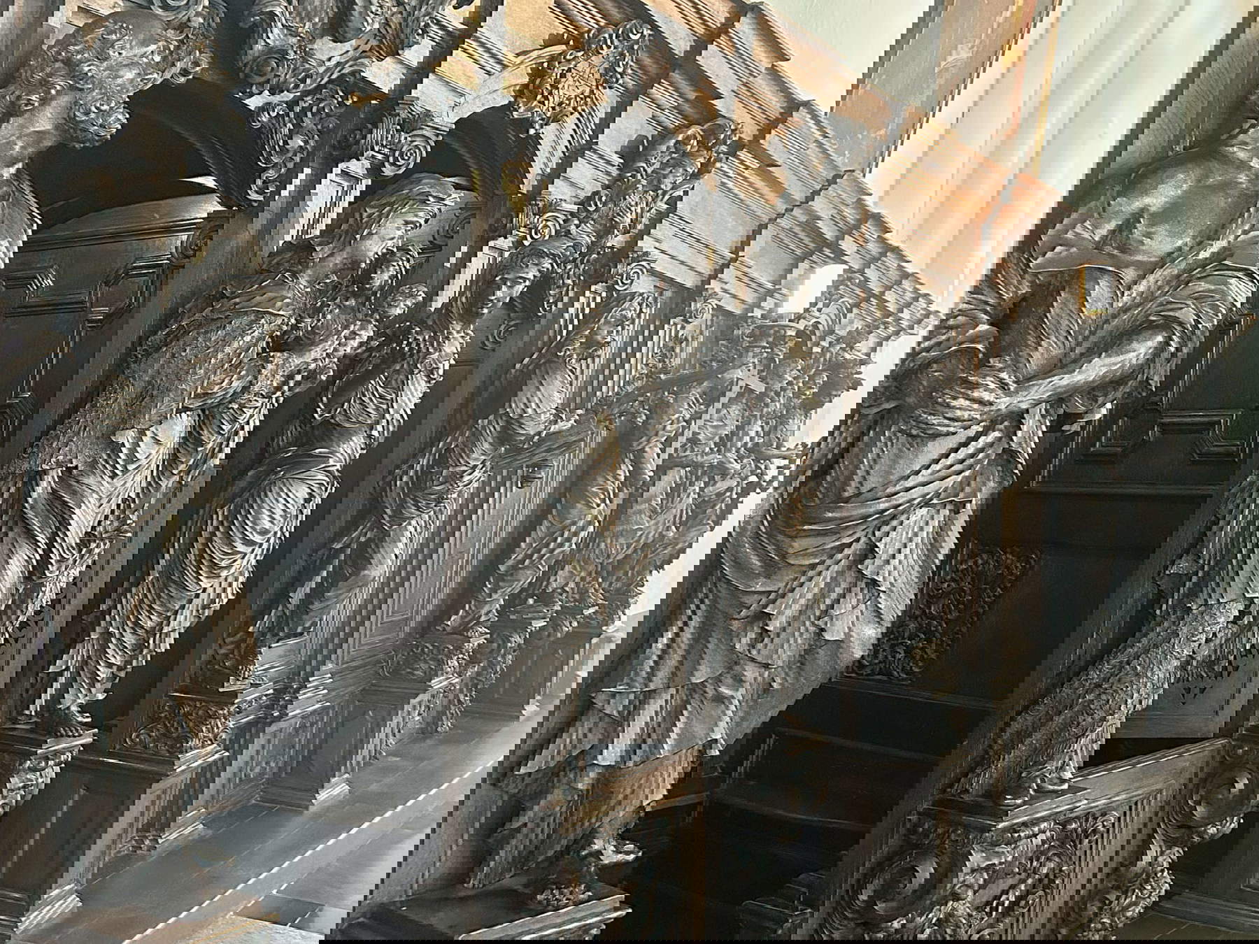 Oak-carved confessionals by Jacob Berger and Ludo Hagheman