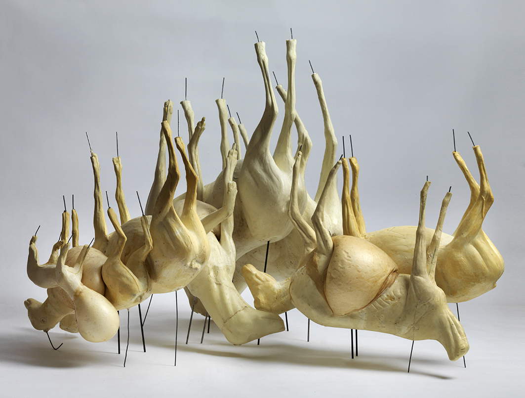 Chiara Lecca, Animal Fate (Auriga) (2018; poliuretano, vesciche di bovino e suino, metallo; Collezione privata). Foto: Sergio Frantini Chiara Lecca, Animal Fate (Auriga) (2018; poliuretano, vesciche di bovino e suino, metallo; Collezione privata). Foto: Sergio Frantini