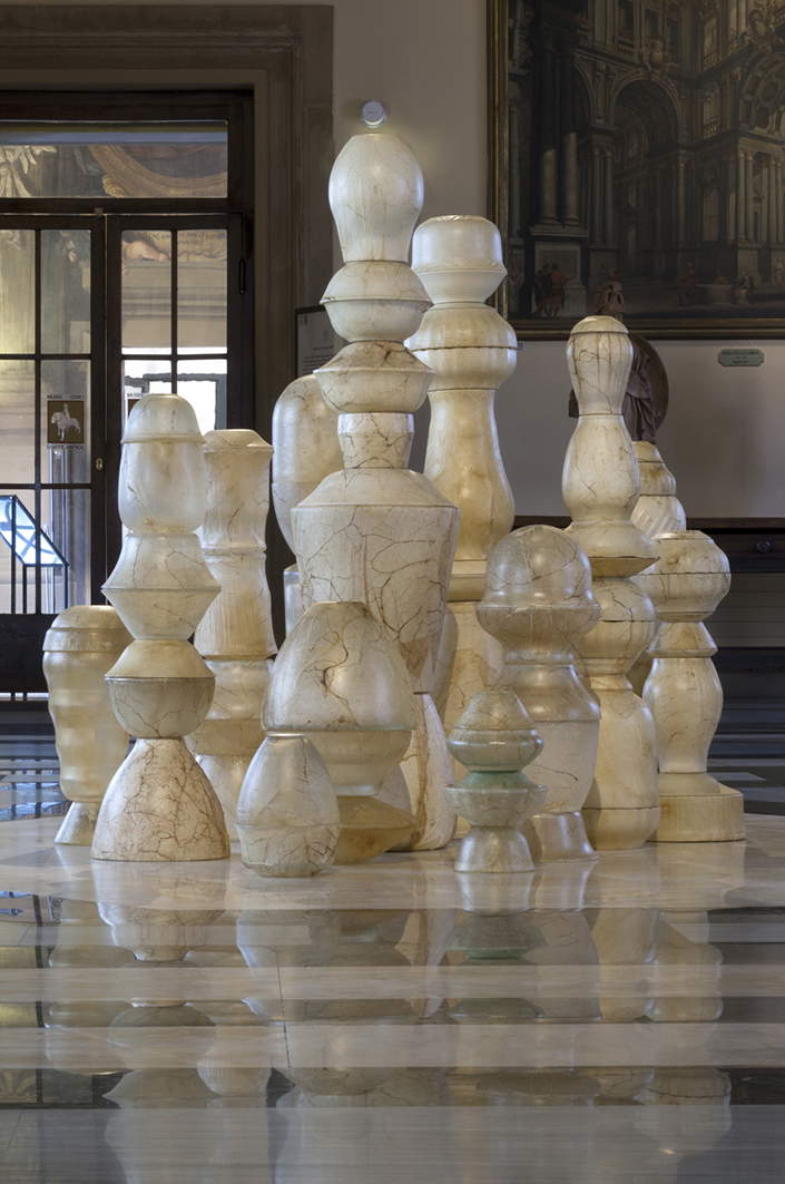 Chiara Lecca, Fake Marble & True Fake Marble, veduta dell’installazione, Palazzo d’Accursio per Art City Polis 2017 Bologna. Foto: Olimpia Lalli. Chiara Lecca, Fake Marble & True Fake Marble, veduta dell’installazione, Palazzo d’Accursio per Art City Polis 2017 Bologna. Foto: Olimpia Lalli.