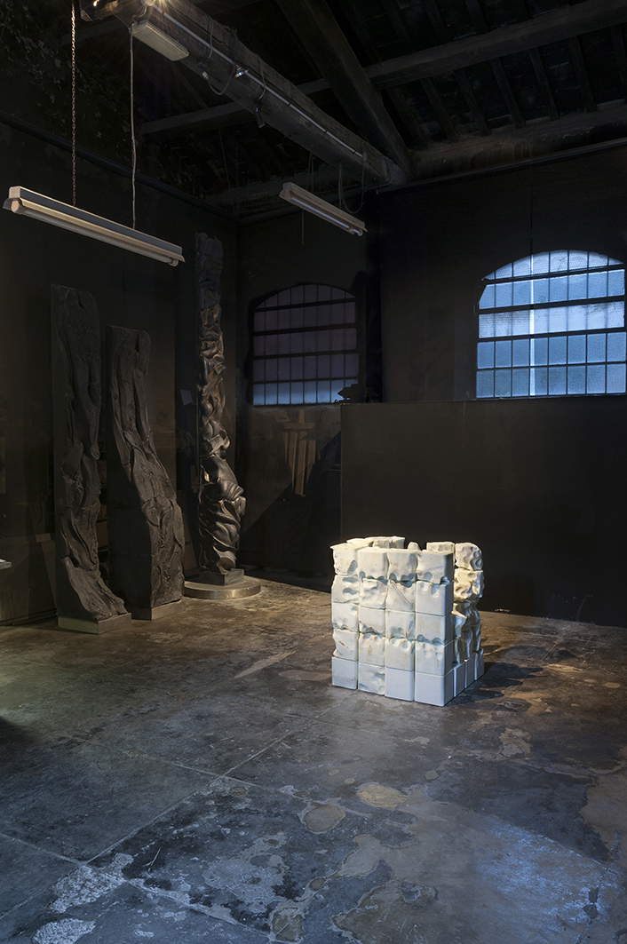 Chiara Lecca, Lapped Rocks (2017; blocchi di sale minerale, saliva animale). Veduta dell’installazione, Museo Carlo Zauli, Faenza. Foto: Olimpia Lalli. Chiara Lecca, Lapped Rocks (2017; blocchi di sale minerale, saliva animale). Veduta dell’installazione, Museo Carlo Zauli, Faenza. Foto: Olimpia Lalli.