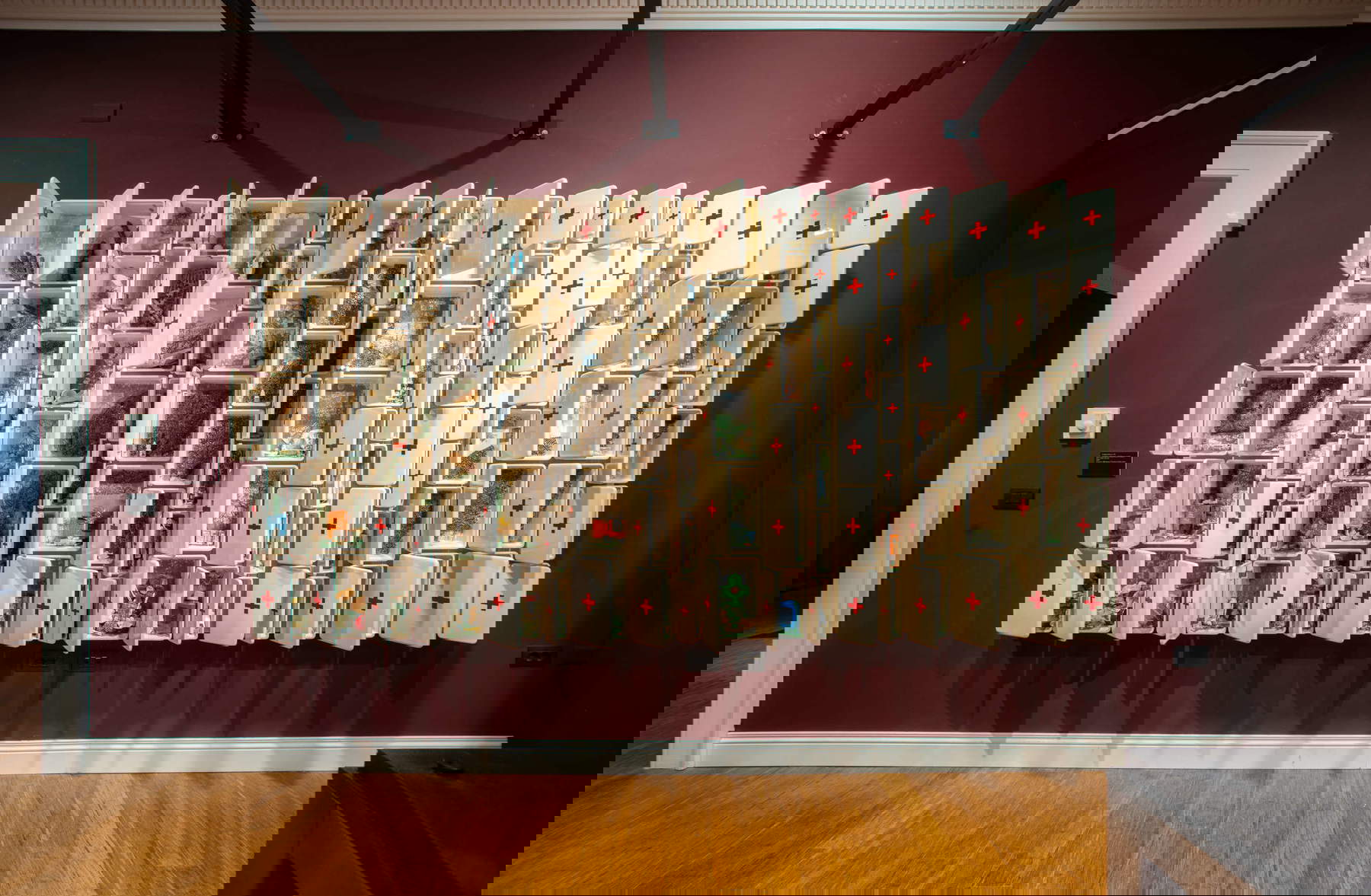 Bertozzi&amp;Casoni Ausstellungsaufbau. Es ist nicht das, was es zu sein scheint. Foto: Fotoglamour