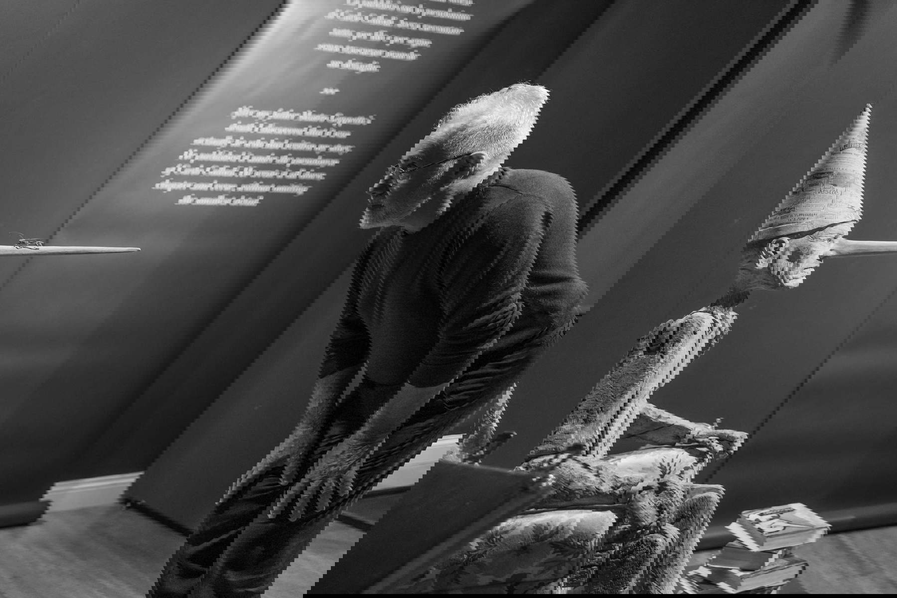 Paolo Bertozzi in der Ausstellung Bertozzi&amp;Casoni. Es ist nicht das, was es scheint. Foto: Fotoglamour