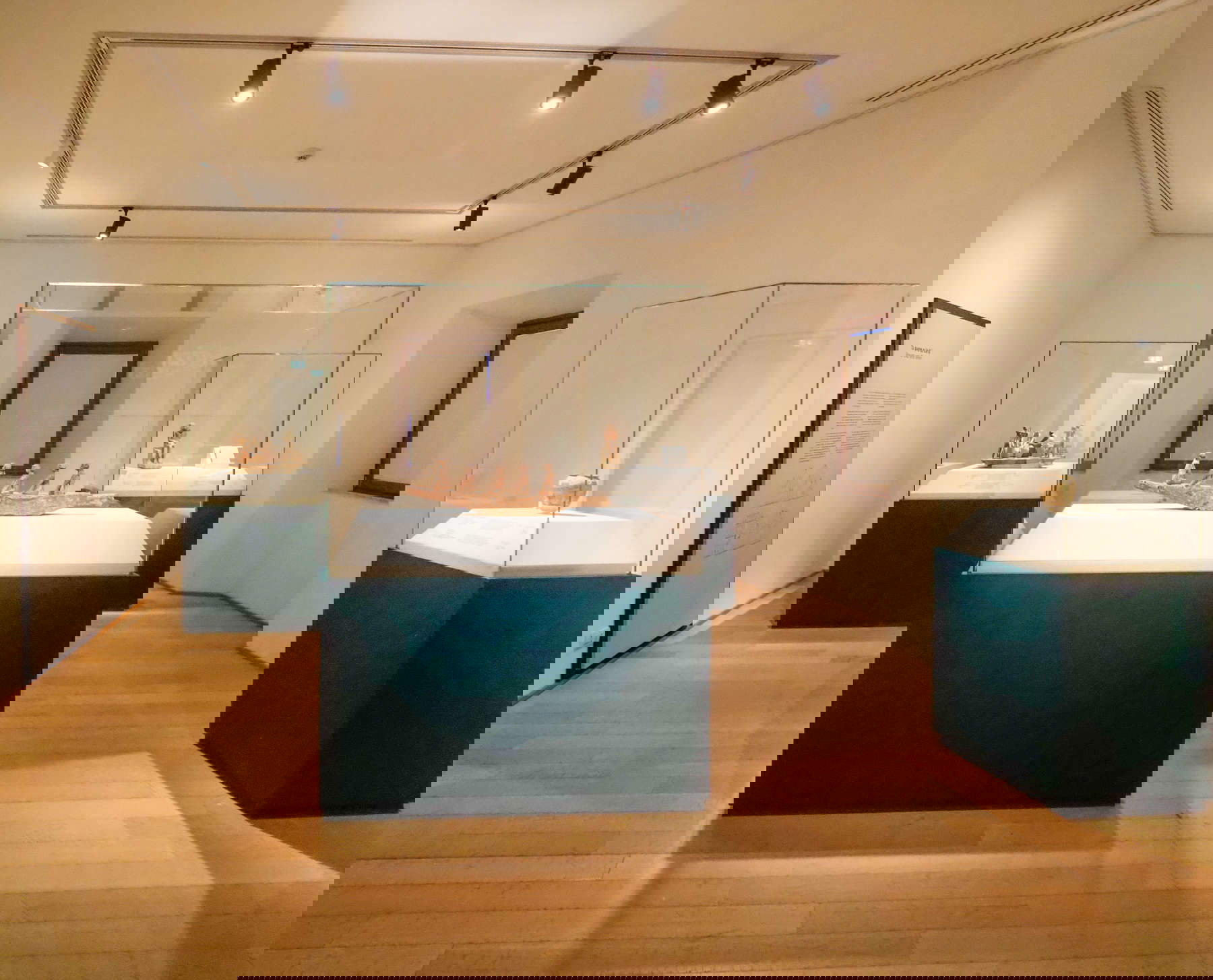 Ausstellungsaufbau Die Ägypter und die Geschenke des Nils, Fortino Leopoldo I, Forte dei Marmi, 2024. Foto: Barbara Cardini Ausstellungsaufbau Die Ägypter und die Geschenke des Nils, Fortino Leopoldo I, Forte dei Marmi, 2024. Foto: Barbara Cardini
