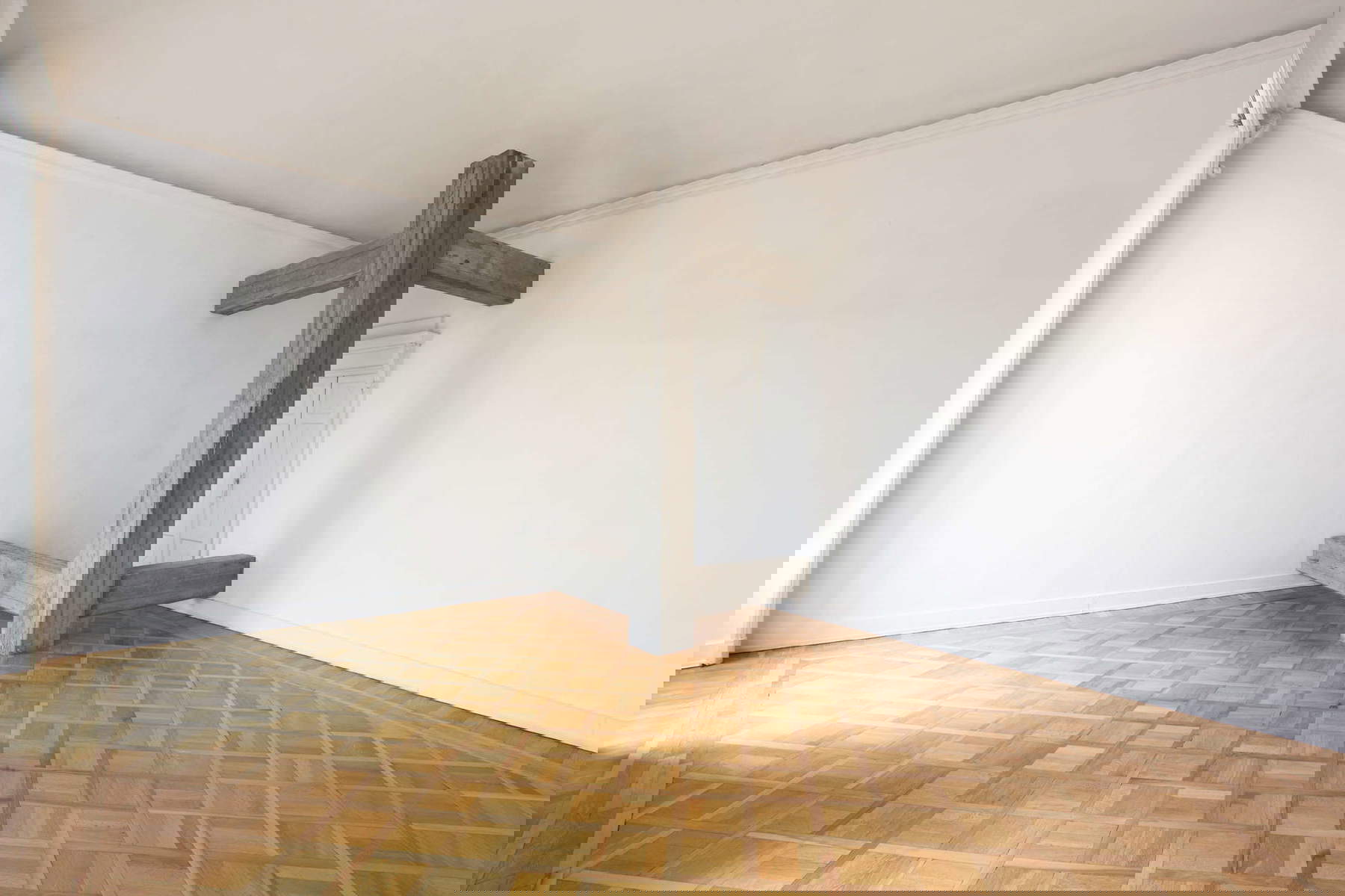 Paolo Grassino, Abus (2010 ; béton, 350 x 200 x 200 cm) Paolo Grassino, Abus (2010 ; béton, 350 x 200 x 200 cm)