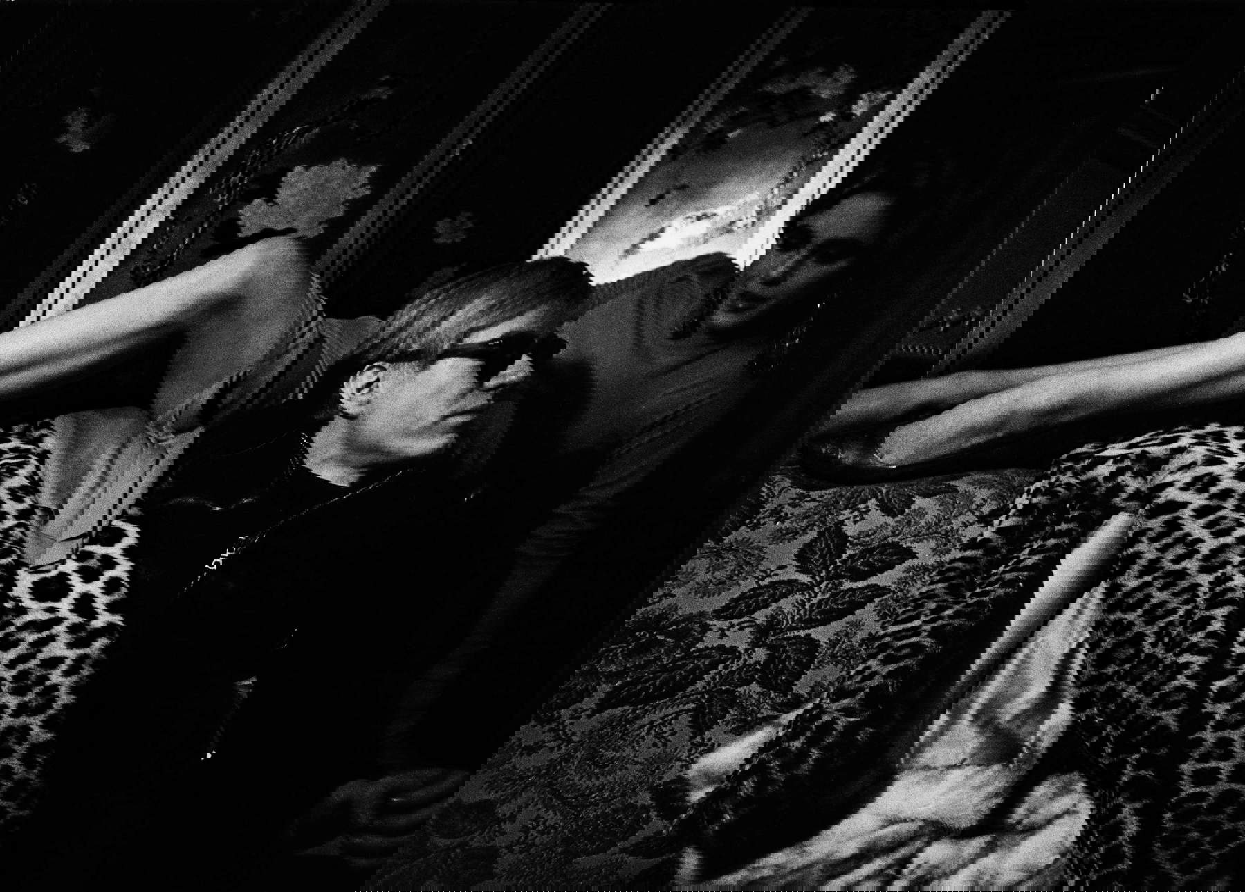 Ugo Mulas, Edie Sedgwick and Andy Warhol, New York (1964). Ugo Mulas photographs &copy; Eredi Ugo Mulas. All rights reserved. By concession of Archivio Ugo Mulas, Milan - Galleria Lia Rumma, Milan/Naples.