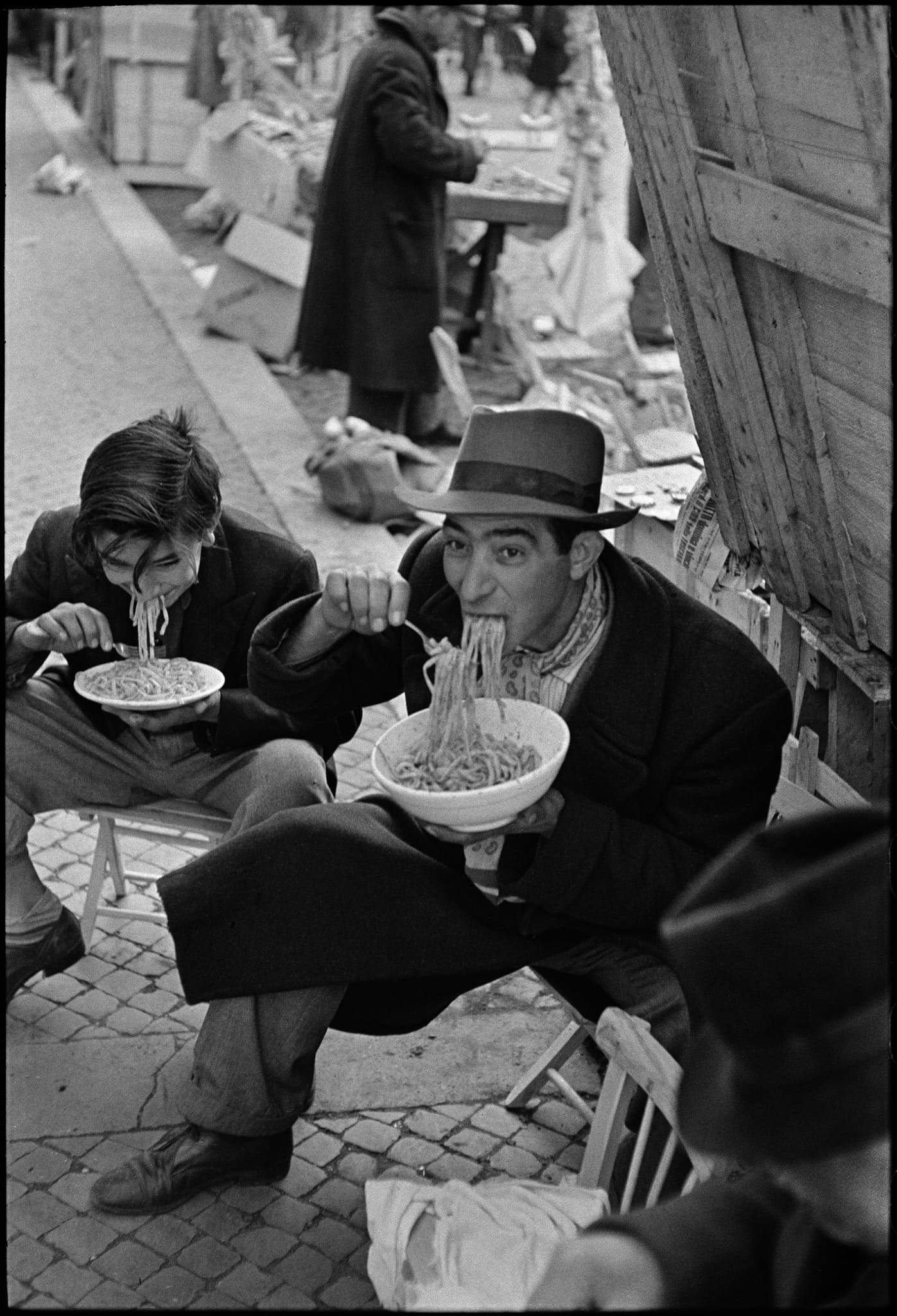Henri Cartier-Bresson, La Epifanía, Piazza Navona, Roma, 1951 © Fondation Henri Cartier-Bresson / Magnum Photos Henri Cartier-Bresson, La Epifanía, Piazza Navona, Roma, 1951 © Fondation Henri Cartier-Bresson / Magnum Photos