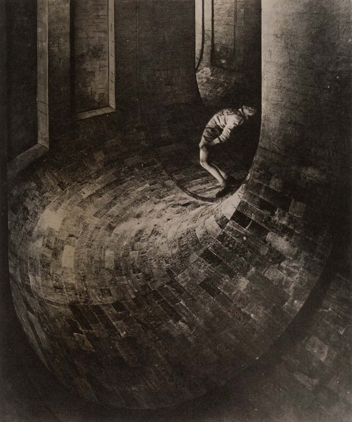 Dora Maar, Le simulateur (1936; silver gelatin print pasted on cardboard, 48.7 x 35.1 cm; Paris, Centre Pompidou) Dora Maar, Le simulateur (1936; silver gelatin print pasted on cardboard, 48.7 x 35.1 cm; Paris, Centre Pompidou)