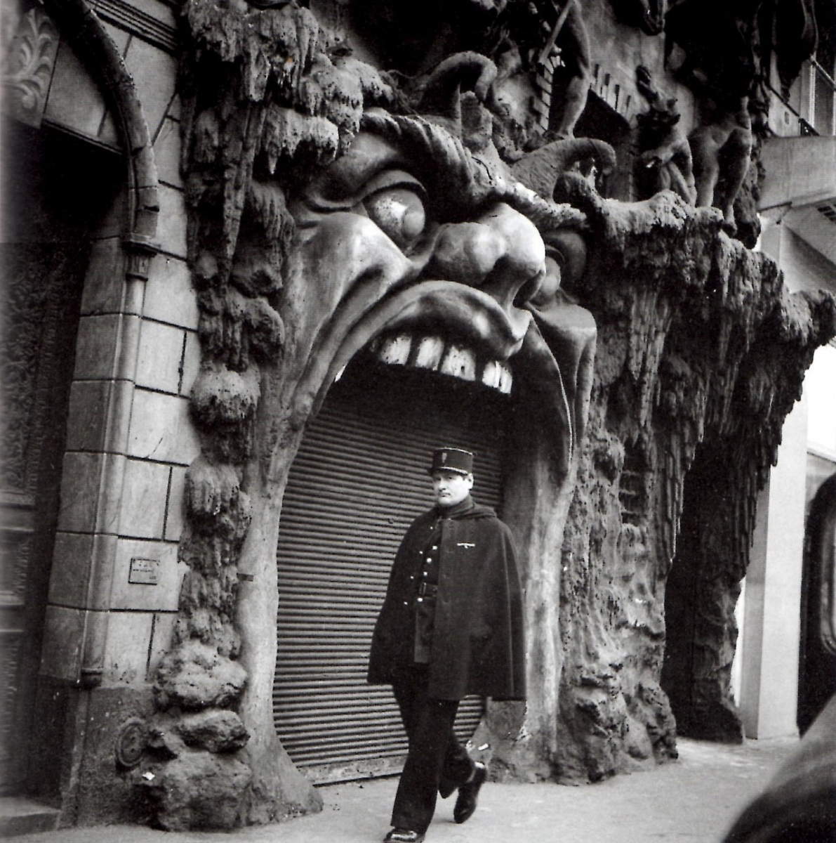 Robert Doisneau, Porte de l'Enfer, boulevard de Clichy, Paris 9e arrondissement (1952; gelatin silver print, 39.9 x 29.8 cm; Paris, Centre Pompidou) Robert Doisneau, Porte de l'Enfer, boulevard de Clichy, Paris 9e arrondissement (1952; gelatin silver print, 39.9 x 29.8 cm; Paris, Centre Pompidou)