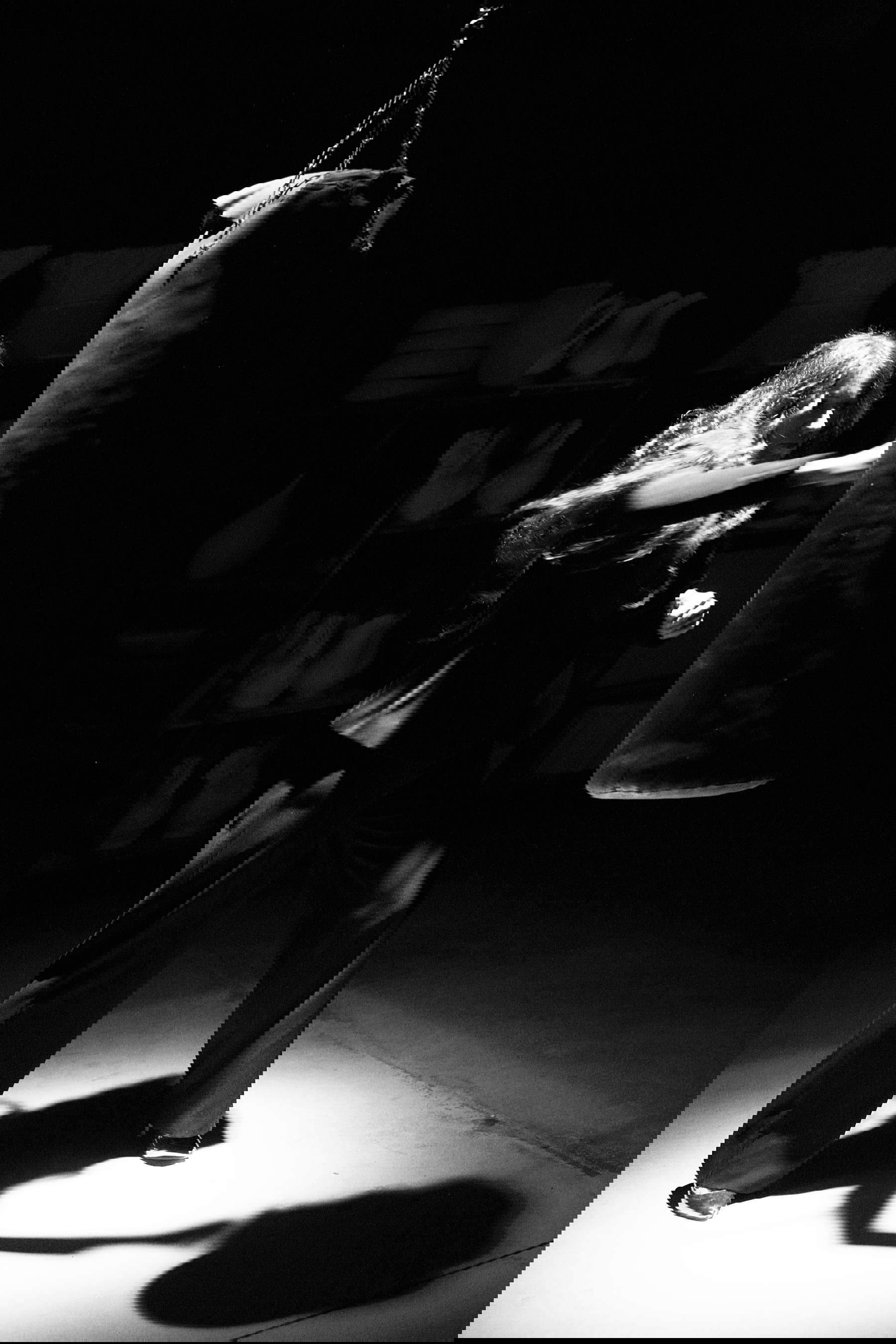 Loredana Longo, Gold Heel (2018; scultura in ceramica, metallo e video, terraglia, catene, borchie, scarpa pelle color oro, cm 100 x 30 x 30 cm circa, video della performance durata 1 min e 24”; Reggio Emilia, Palazzo da Mosto) Loredana Longo, Gold Heel (2018; scultura in ceramica, metallo e video, terraglia, catene, borchie, scarpa pelle color oro, cm 100 x 30 x 30 cm circa, video della performance durata 1 min e 24”; Reggio Emilia, Palazzo da Mosto)