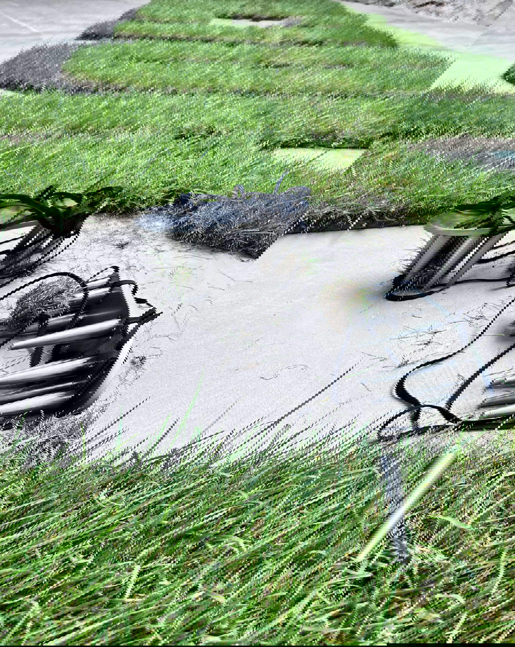 Loredana Longo, Rugby high heels (2024, ferro, lacci, 25 x 12 x 13 cm; Prato, Villa Rospigliosi) Loredana Longo, Rugby high heels (2024, ferro, lacci, 25 x 12 x 13 cm; Prato, Villa Rospigliosi)