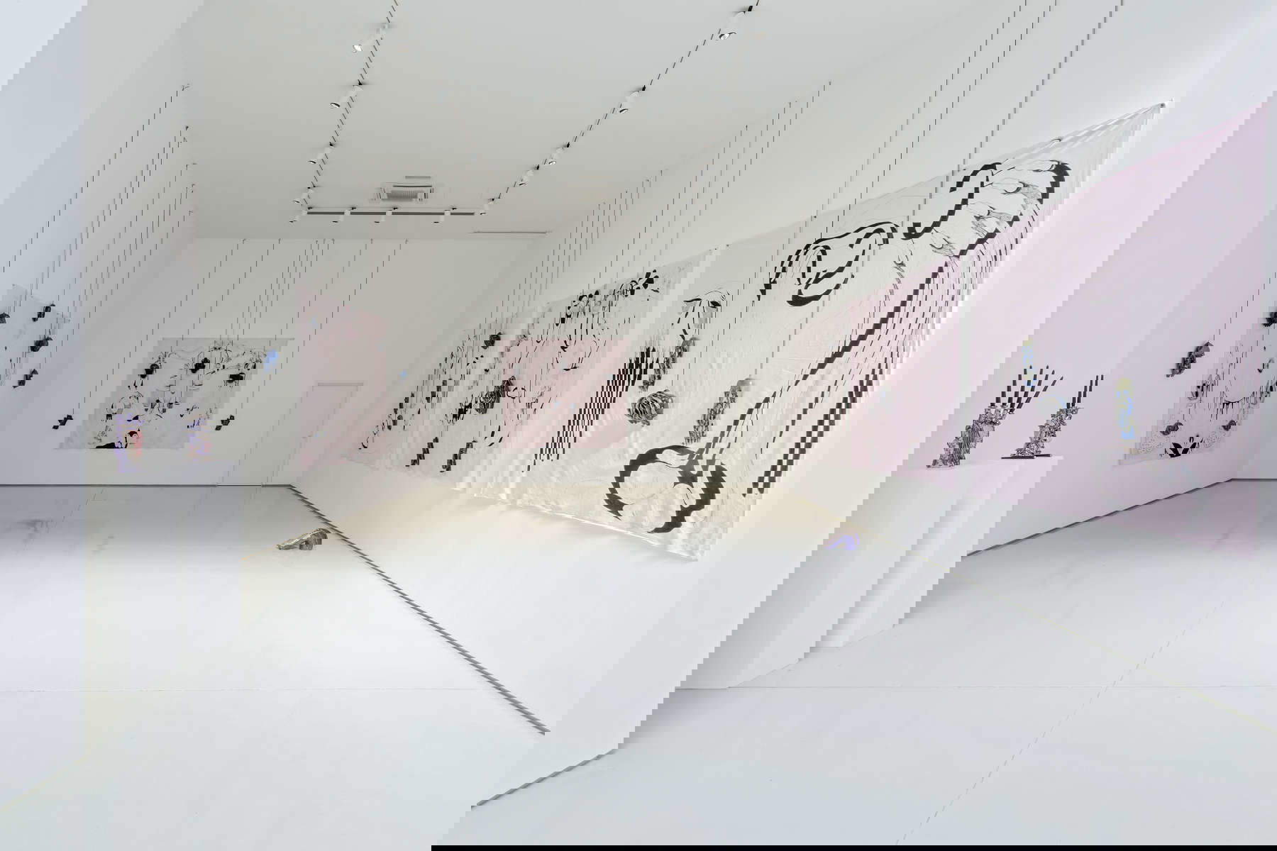 Ausstellung Dreams, kuratiert von Andrea Busto, 12. September - 15. Dezember 2024. Foto: Beppe Giardino, mit freundlicher Genehmigung des MEF - Museo Ettore Fico Ausstellung Dreams, kuratiert von Andrea Busto, 12. September - 15. Dezember 2024. Foto: Beppe Giardino, mit freundlicher Genehmigung des MEF - Museo Ettore Fico
