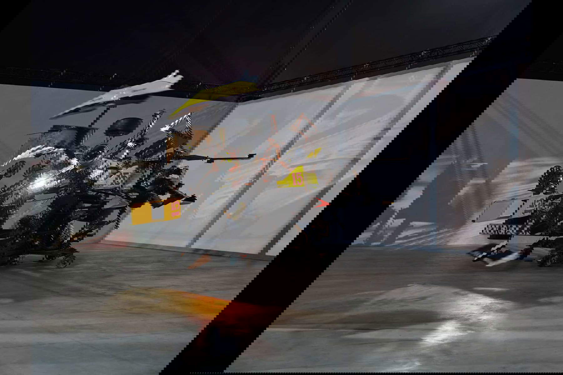 Allestimenti della mostra. Opera: Pit Stop. &copy; Jean Tinguely by SIAE, 2024. Foto: Agostino Osio