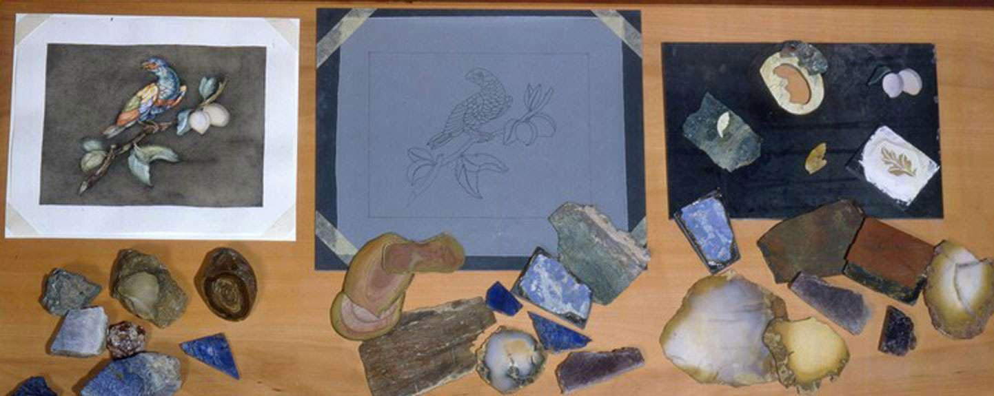 Phases exécutives d'une œuvre en commesso florentin. Photo : Opificio delle Pietre Dure Phases exécutives d'une œuvre en commesso florentin. Photo : Opificio delle Pietre Dure