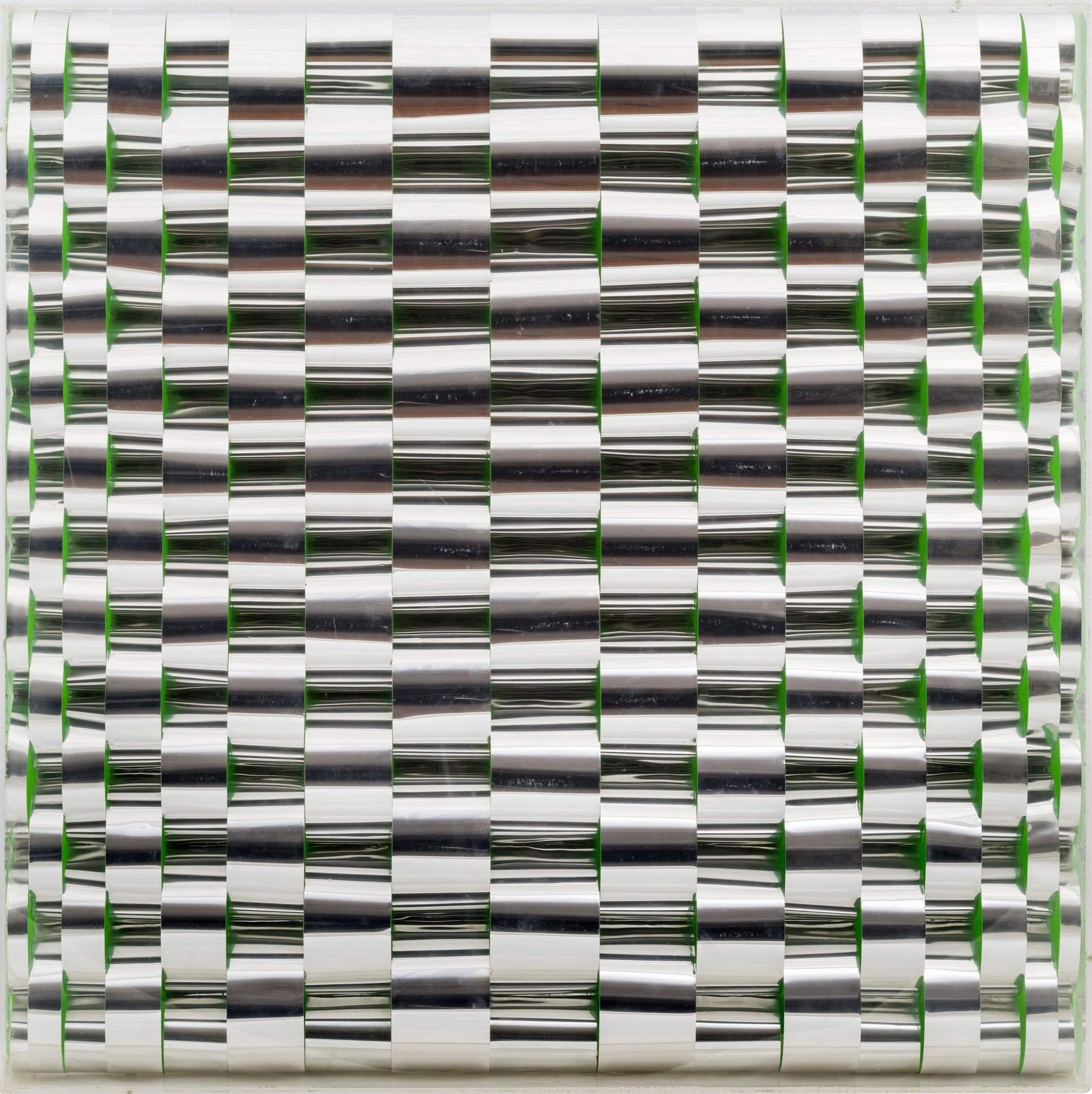 Marina Apollonio, Relief Nr. 505 (1968; Aluminium und fluoreszierende Farbe auf Masonit, 49,9 x 49,8 cm; Venedig, Sammlung Peggy Guggenheim) © Marina Apollonio Marina Apollonio, Relief Nr. 505 (1968; Aluminium und fluoreszierende Farbe auf Masonit, 49,9 x 49,8 cm; Venedig, Sammlung Peggy Guggenheim) © Marina Apollonio