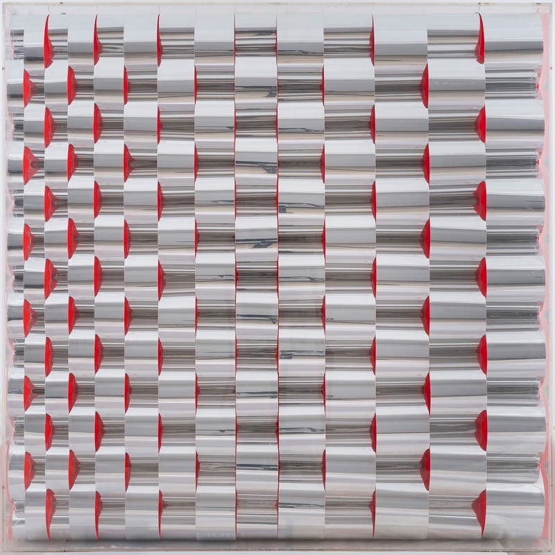 Marina Apollonio, Relief Nr. 703 (1964-1970; Aluminium und fluoreszierende Farbe auf Karton, 60 x 50 cm; Padua, Sammlung des Künstlers) © Marina Apollonio Marina Apollonio, Relief Nr. 703 (1964-1970; Aluminium und fluoreszierende Farbe auf Karton, 60 x 50 cm; Padua, Sammlung des Künstlers) © Marina Apollonio