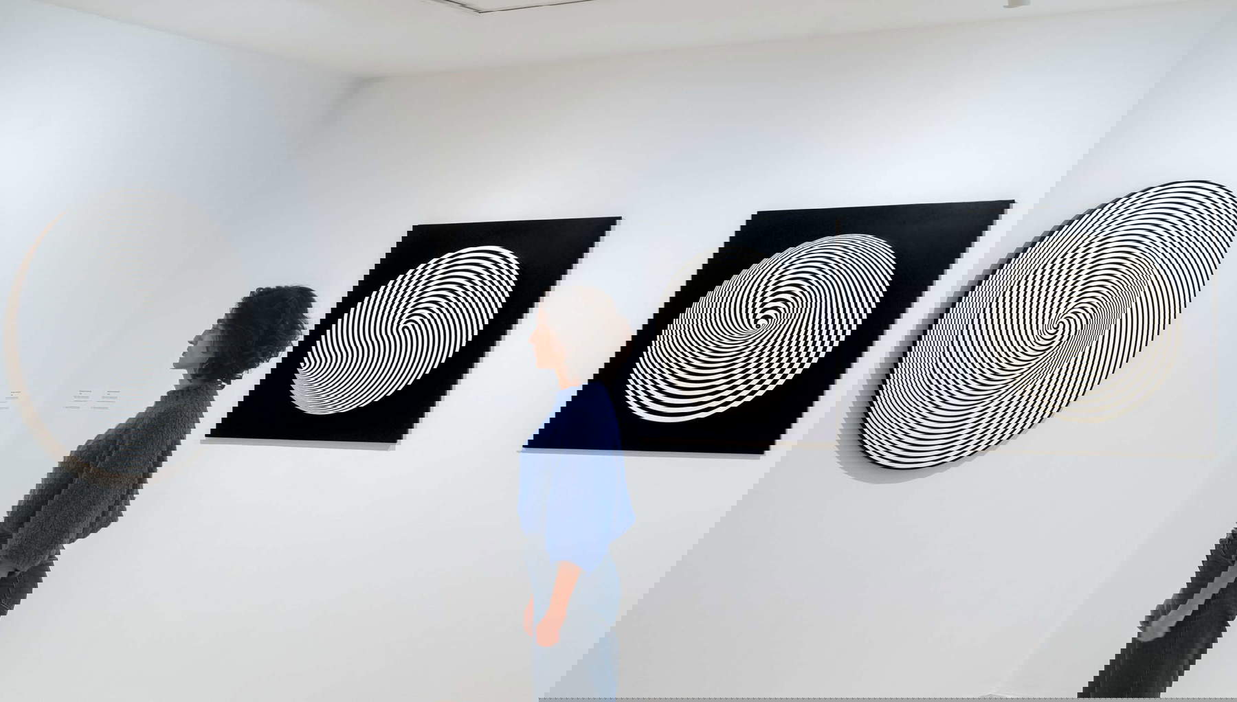 Ausstellungsaufbau Marina Apollonio. Jenseits des Kreises. Foto: Matteo De Fina Ausstellungsaufbau Marina Apollonio. Jenseits des Kreises. Foto: Matteo De Fina