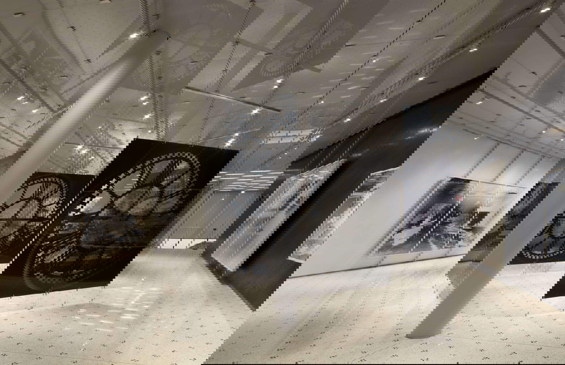 Montaje de la exposición 'Vera Lutter. Espectacular'. Montaje de la exposición 'Vera Lutter. Espectacular'.