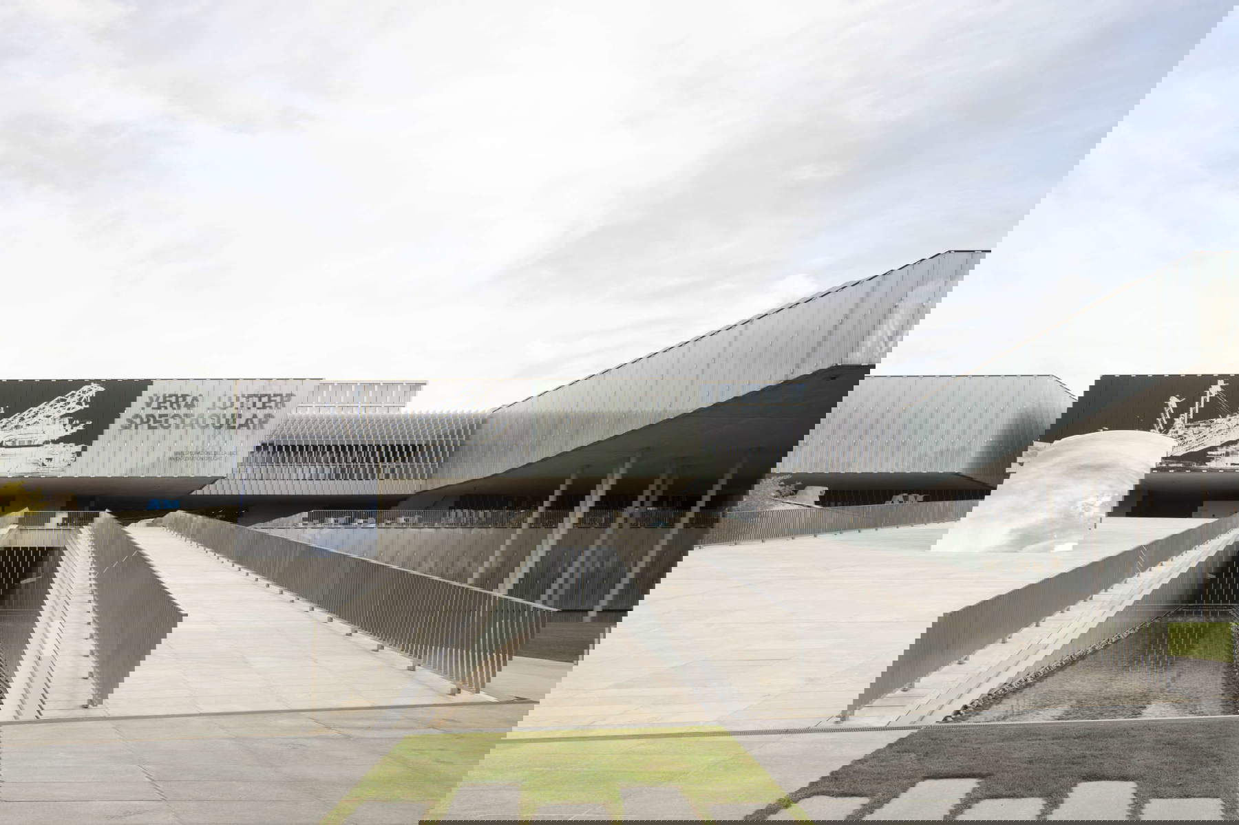 Montaje de la exposición 'Vera Lutter. Espectacular'. Montaje de la exposición 'Vera Lutter. Espectacular'.