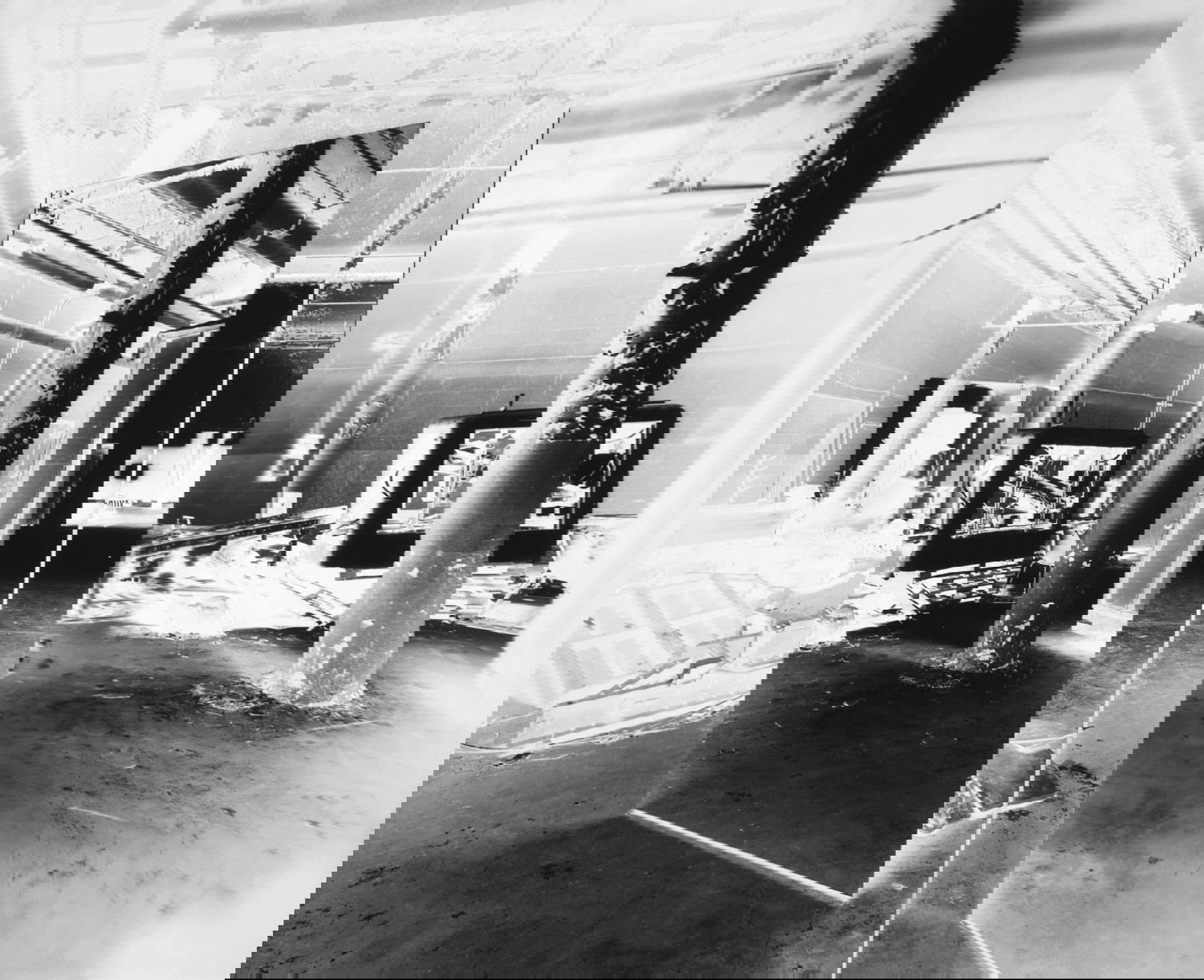 Vera Lutter, Pepsi Cola Interior, XXIII (1-31 de julio de 2003; fotografía, 225 x 284 cm). Con permiso de la artista © Vera Lutter by SIAE 2024 Vera Lutter, Pepsi Cola Interior, XXIII (1-31 de julio de 2003; fotografía, 225 x 284 cm). Con permiso de la artista © Vera Lutter by SIAE 2024