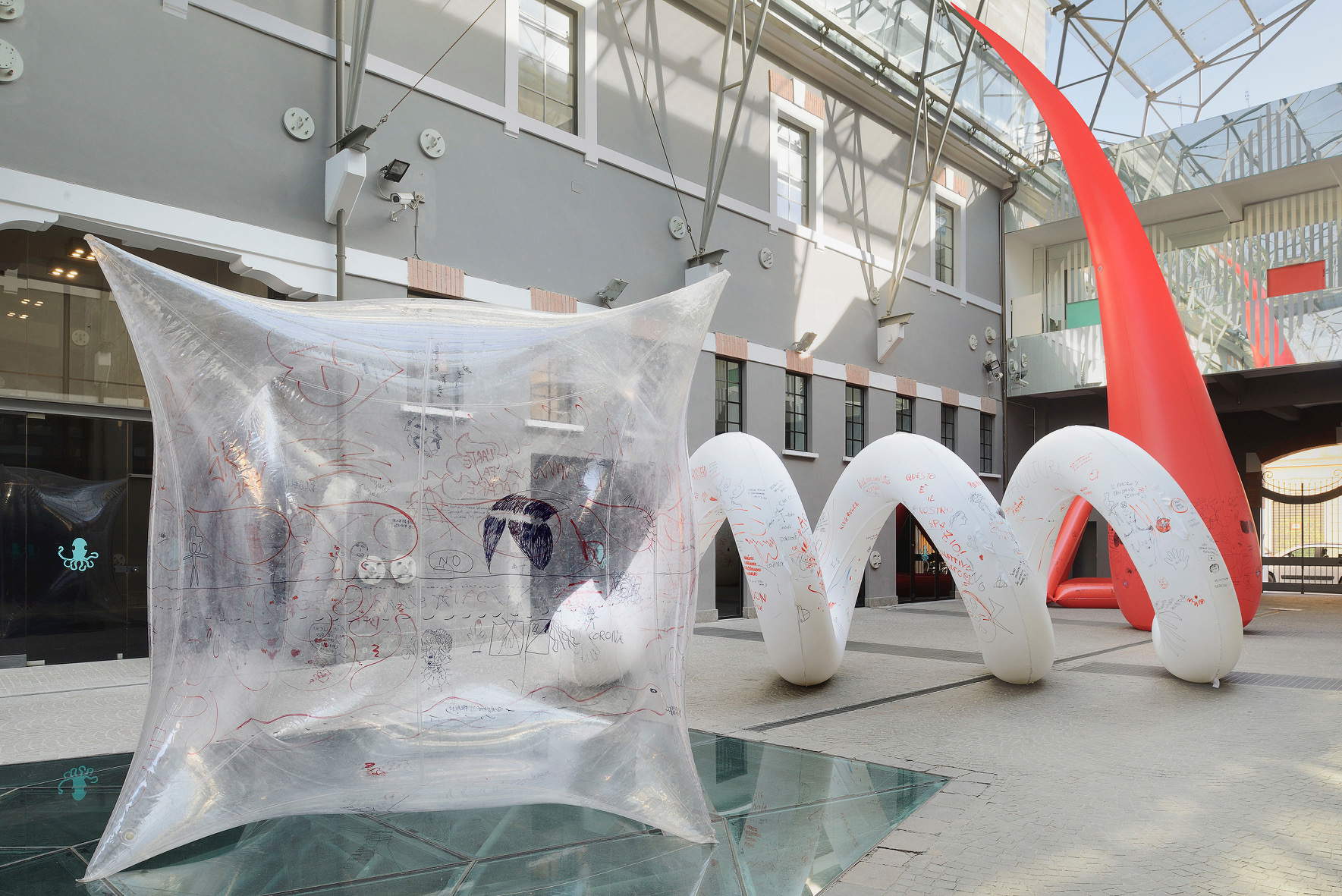 Allestimenti della prima mostra di Luca Lo Pinto al Macro, Editoriale, 2020. Allestimenti della prima mostra di Luca Lo Pinto al Macro, Editoriale, 2020.