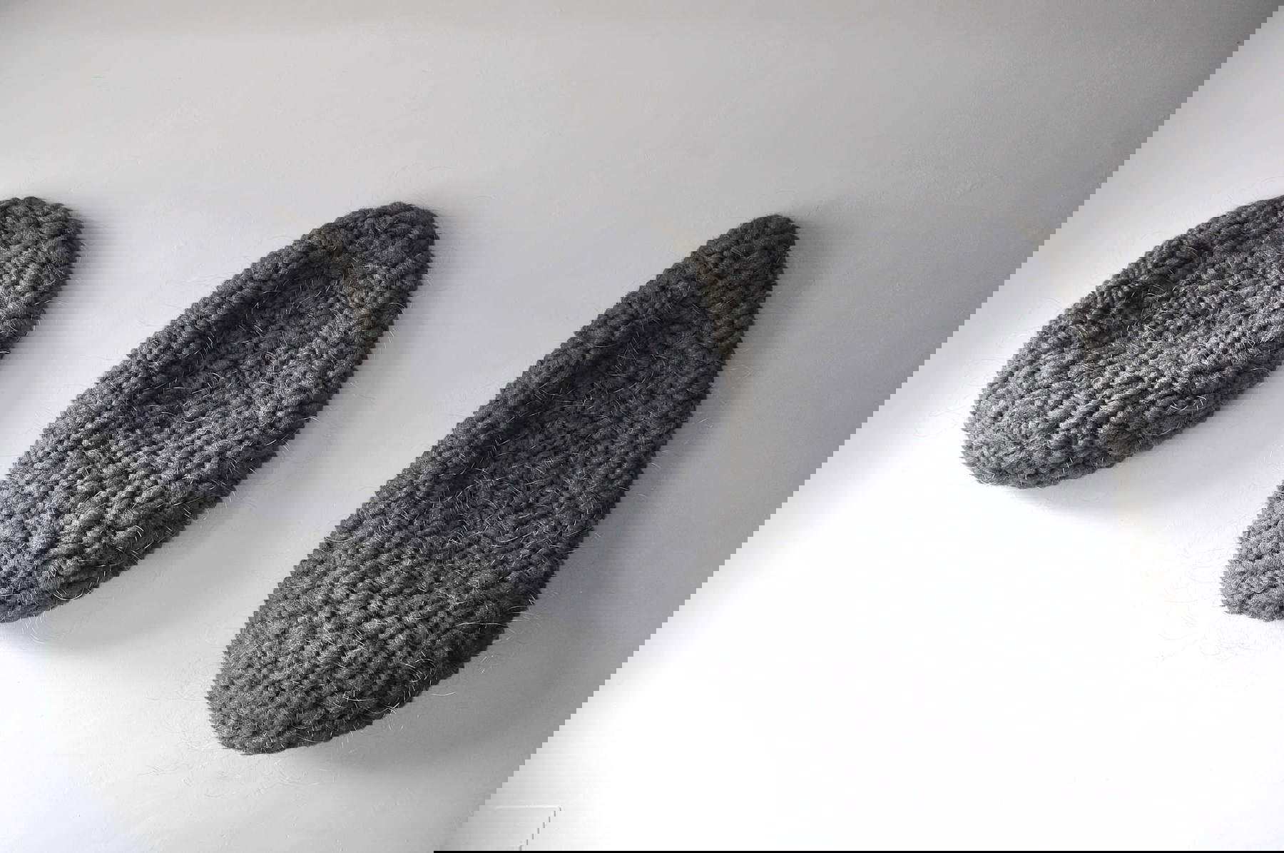 Andrea Marini, Ventri (2016; steel wool, wire 140 x 280 x 35 cm) Andrea Marini, Ventri (2016; steel wool, wire 140 x 280 x 35 cm)