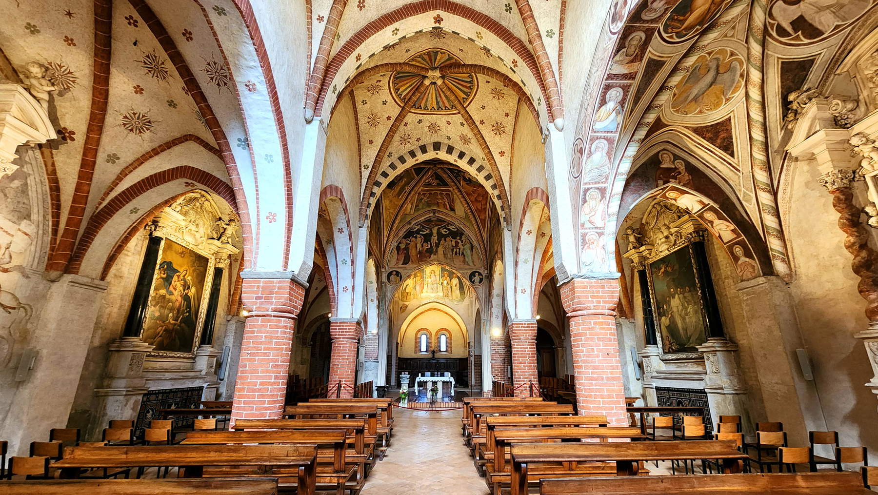 Das Innere der Abteikirche Das Innere der Abteikirche