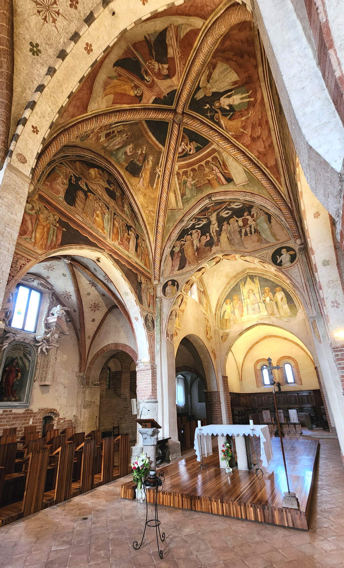 Das Innere der Abteikirche Das Innere der Abteikirche