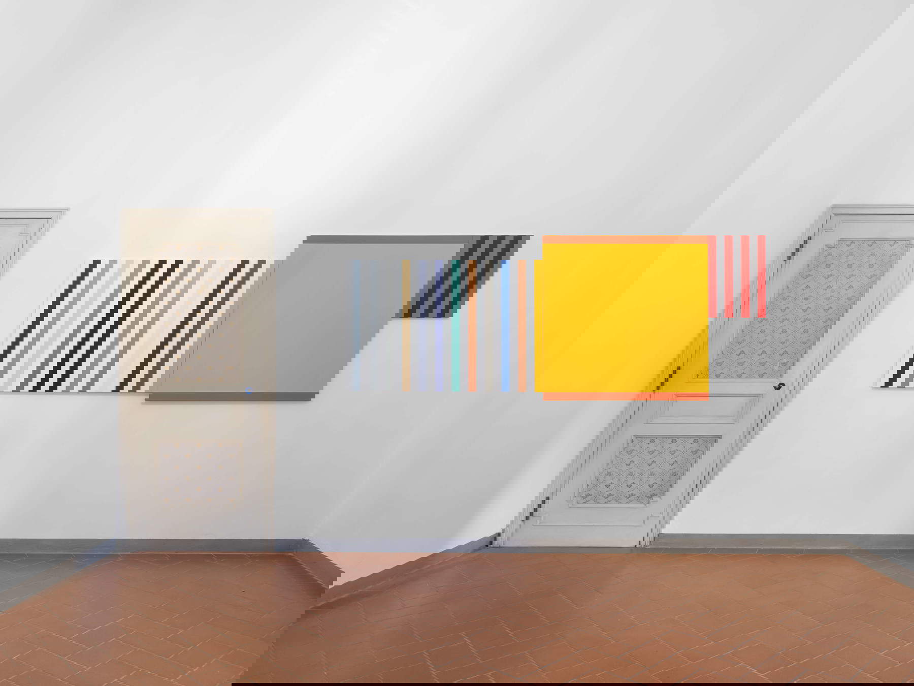 Daniele Bacci, E non vedo che i miei pensieri (2024; acrílico sobre lienzo, 100 x 255 cm; instalación en Piano Nobile (Pistoia). Foto: Nicola Gnesi