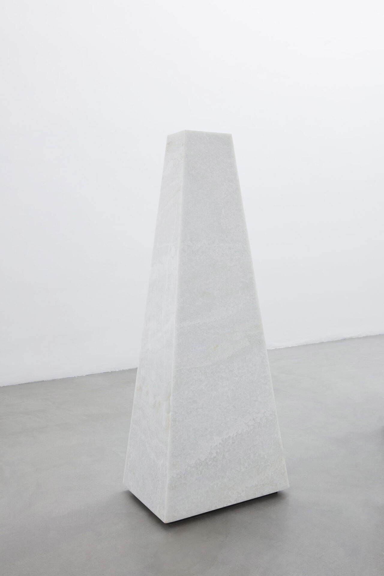 Alice Ronchi, Majestic Solitude (2018; onyx, aluminum, wood, 64 x 44 x 164 cm). Photo: Agostino Osio