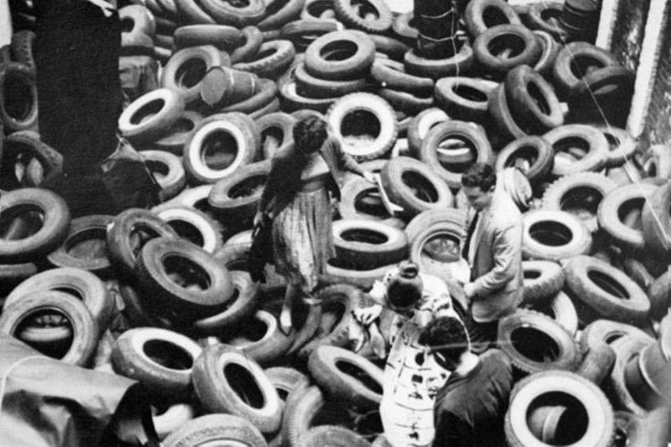 Allan Kaprow, Yard (1961 ; performance)