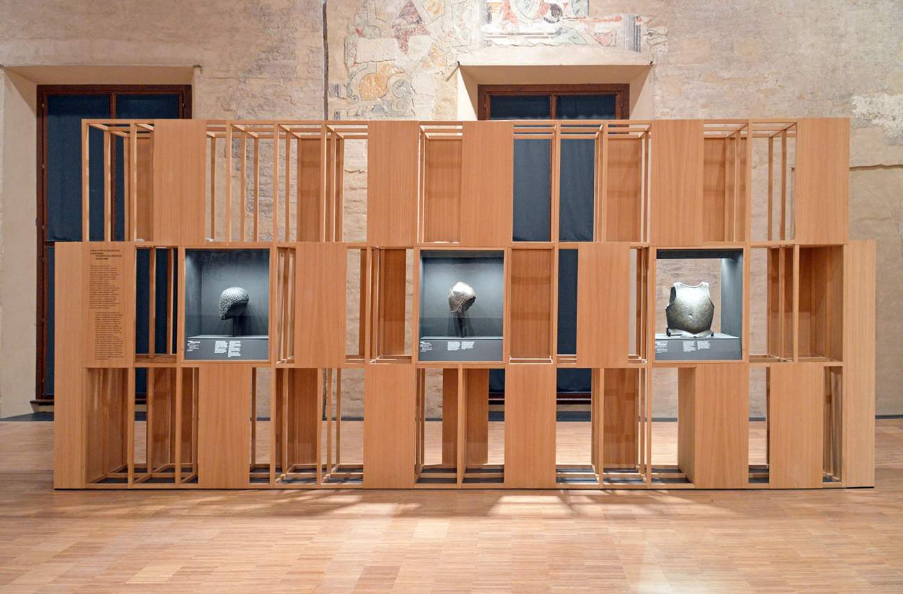 Palazzo Ducale di Mantova mostra, in dialogo col Torneo di Pisanello, armi medievali e rinascimentali restaurate