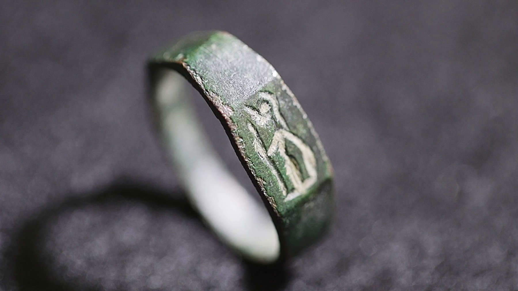 Israel, 13-jähriger Junge findet Ring mit 1.800 Jahre alter Göttin Athena