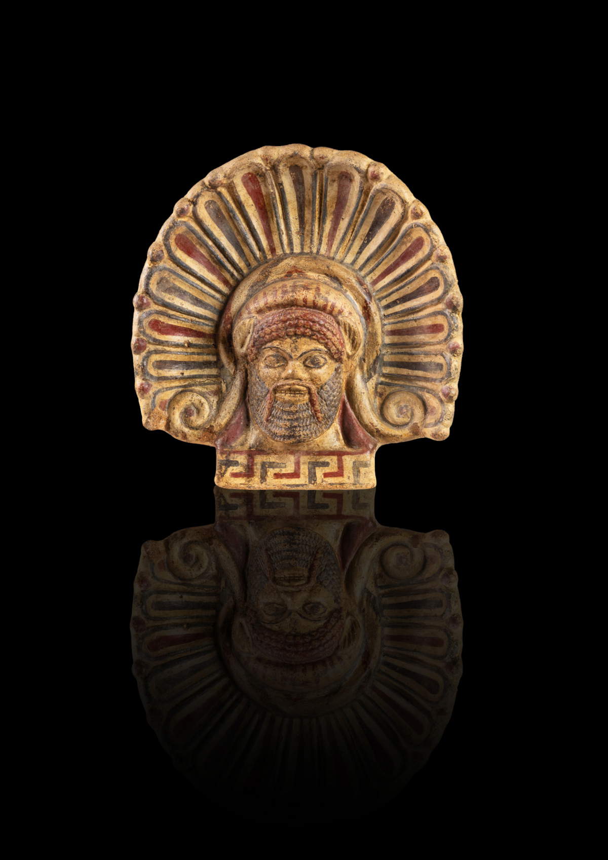 Antefissa a testa nimbata di satiro (V secolo a.C.; terracotta policroma) © Courtesy Museo Nazionale Etrusco di Villa Giulia