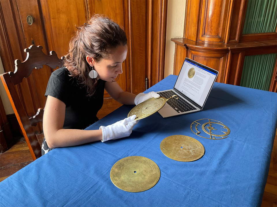 Vérone, un jeune chercheur découvre un astrolabe andalou rare et précieux datant du XIe siècle