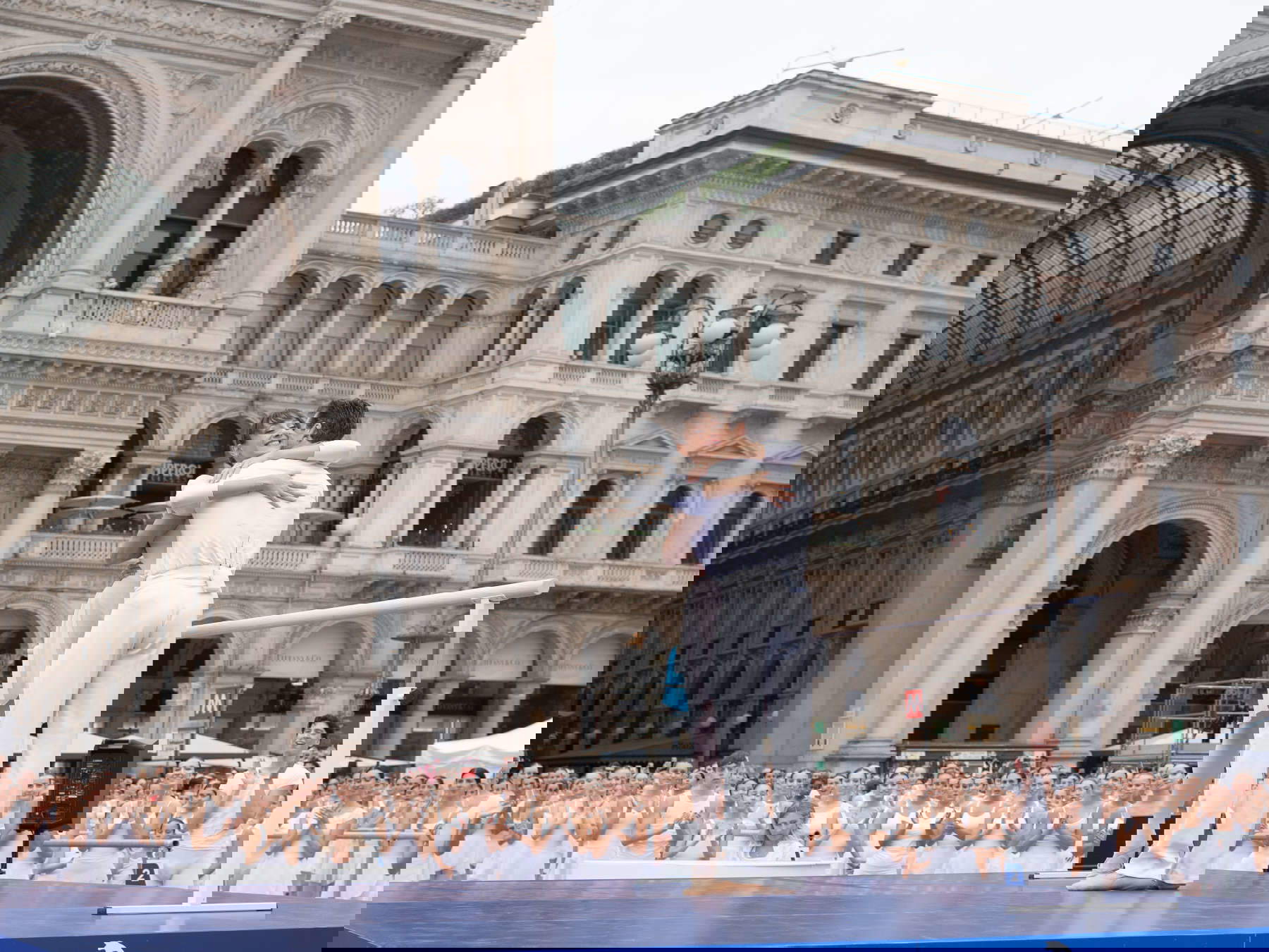 Il Ballo in Bianco di Roberto Bolle in piazza Duomo a Milano. Foto: Andre Uspenski